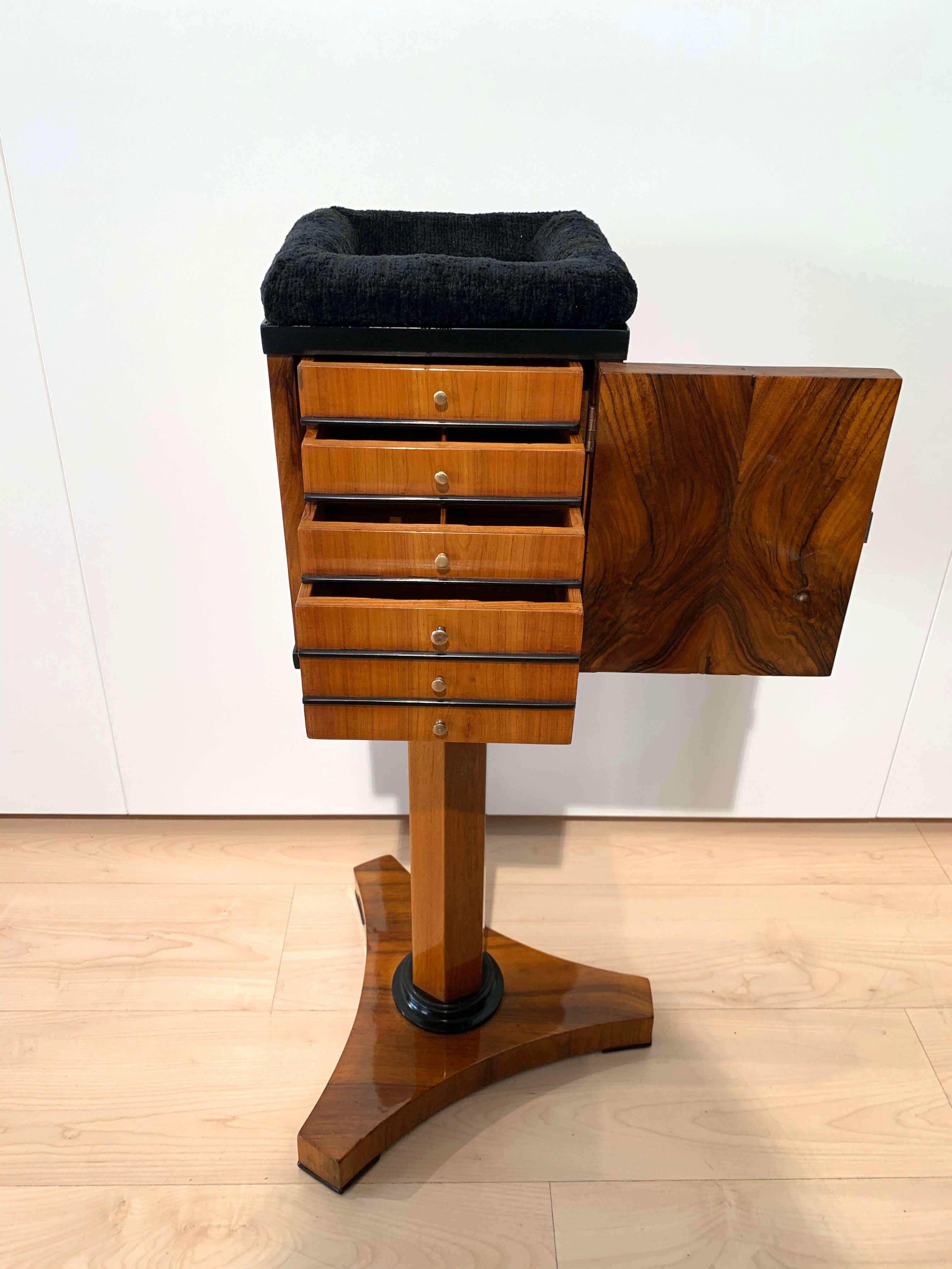 Biedermeier Sewing Stand with Drawers, Walnut, Cherry, South Germany circa 1820 7