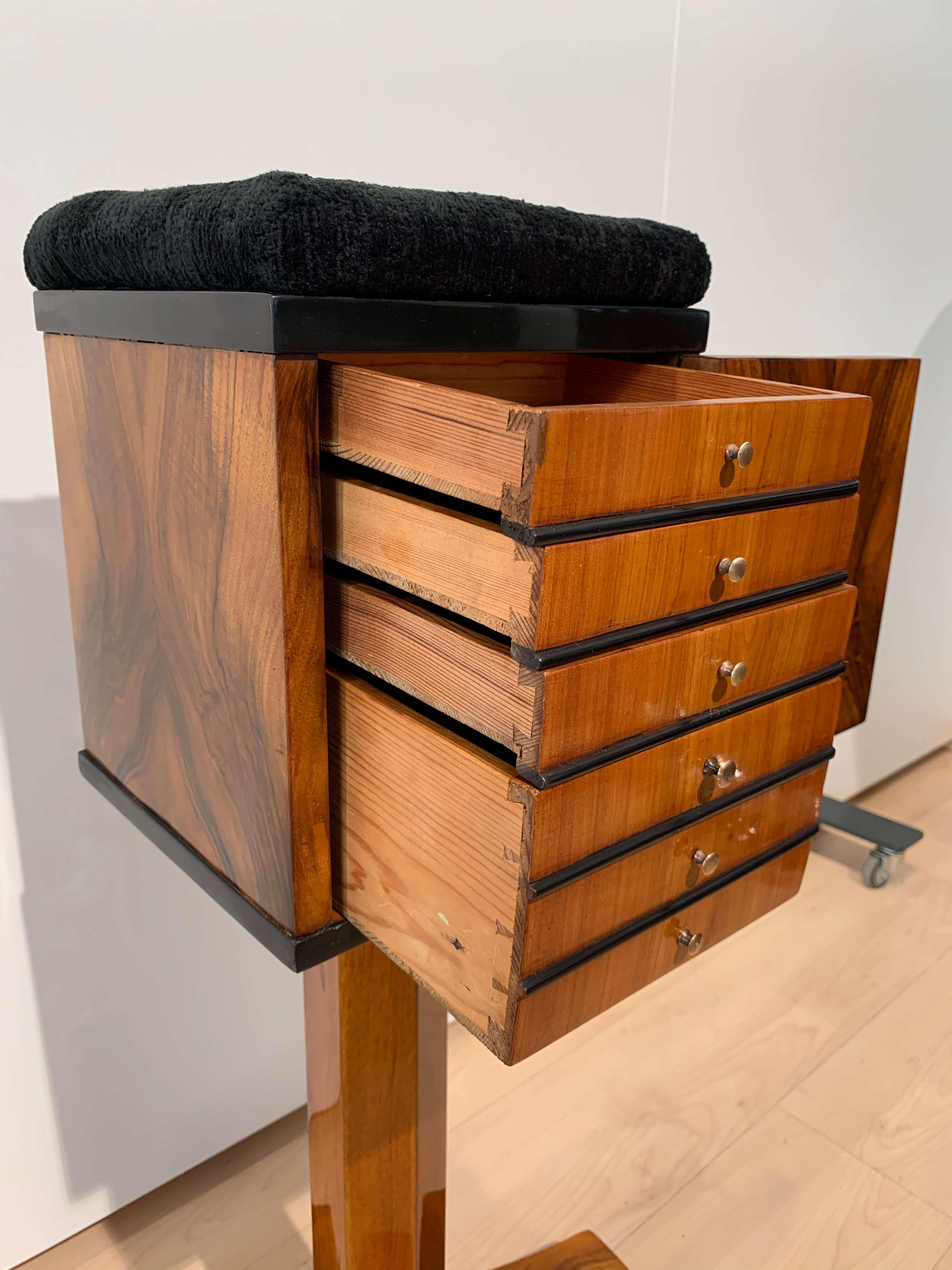 Biedermeier Sewing Stand with Drawers, Walnut, Cherry, South Germany circa 1820 8