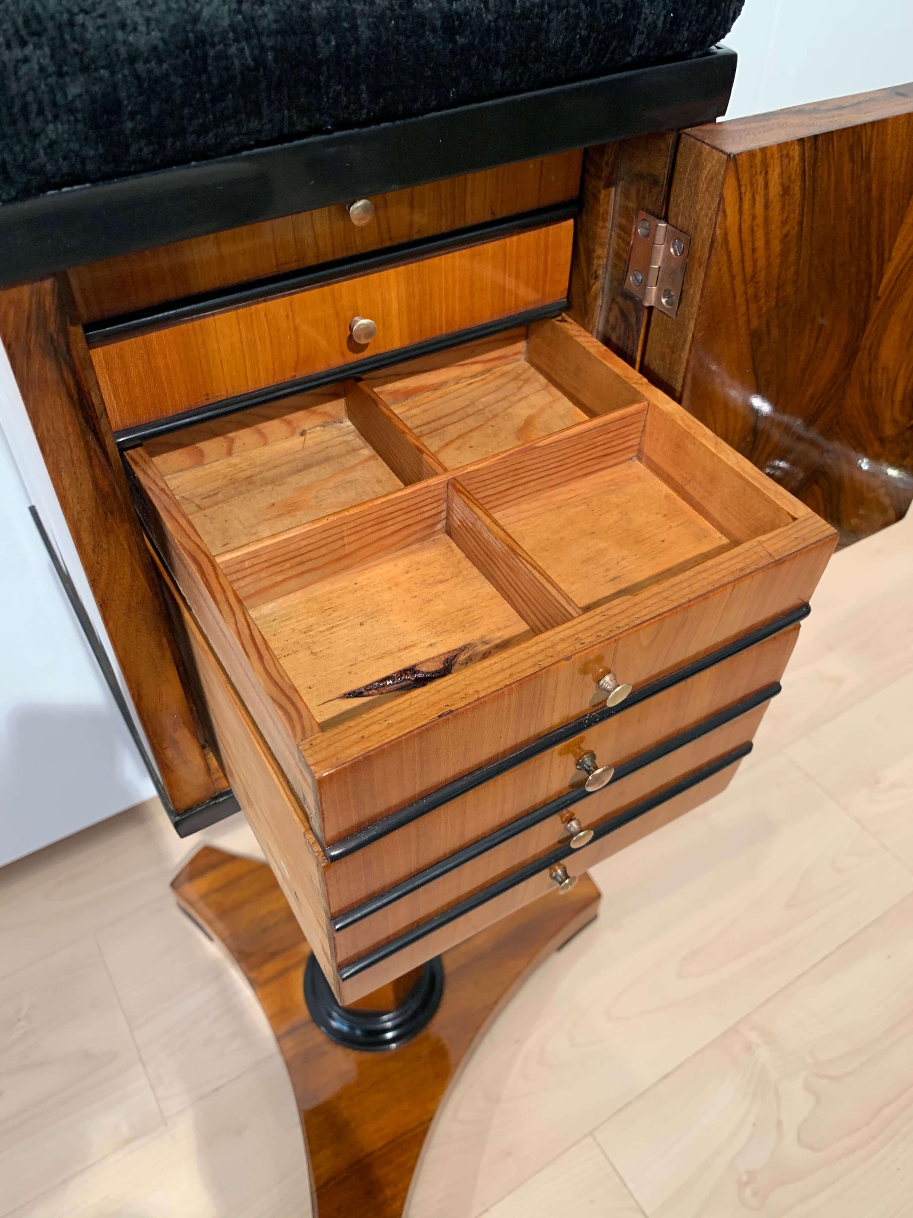 Biedermeier Sewing Stand with Drawers, Walnut, Cherry, South Germany circa 1820 10