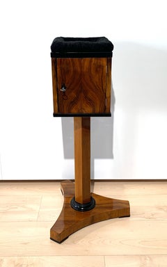 Biedermeier Sewing Stand with Drawers, Walnut, Cherry, South Germany circa 1820