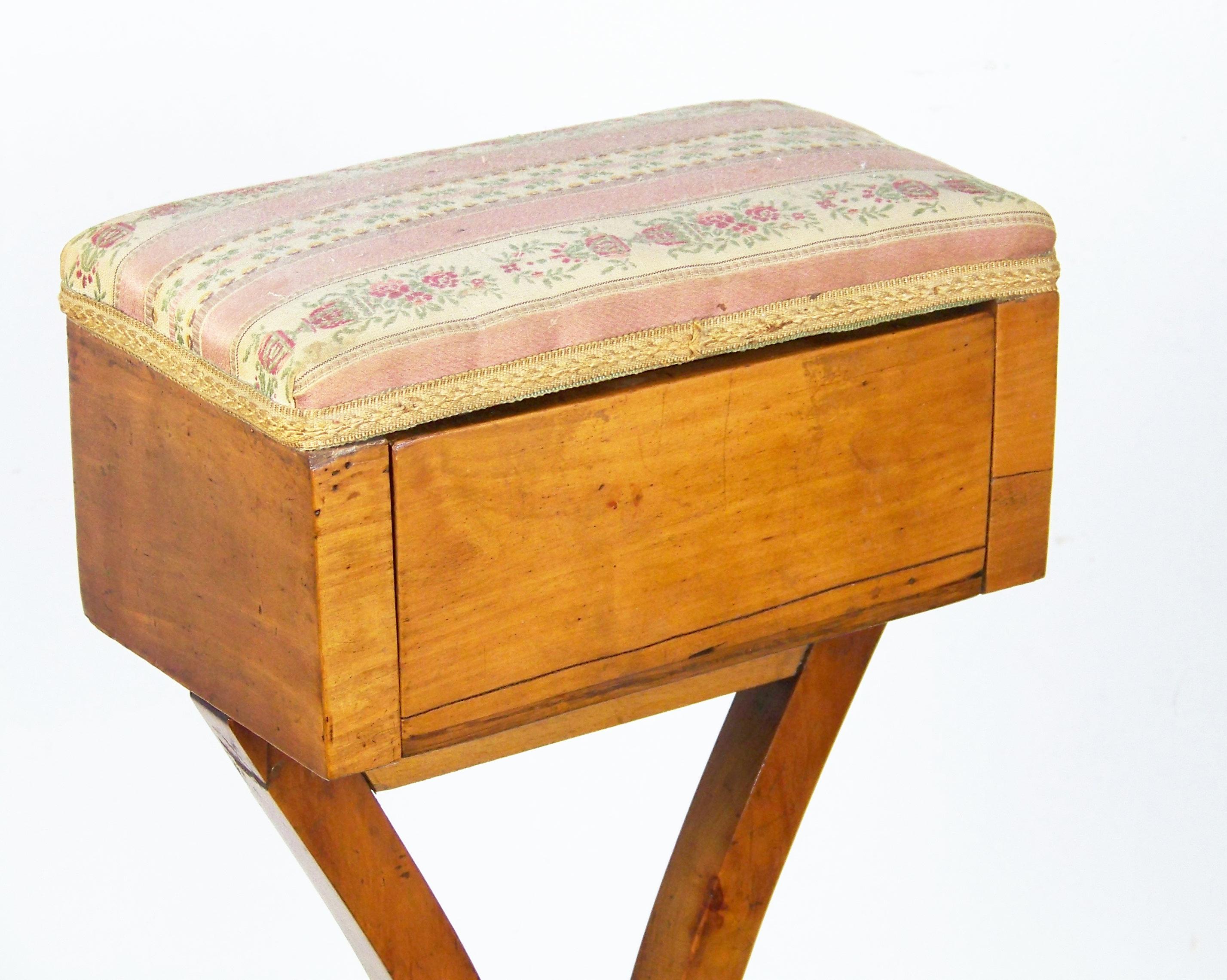 Biedermeier Sewing Table, 1830ca In Good Condition In Praha, CZ