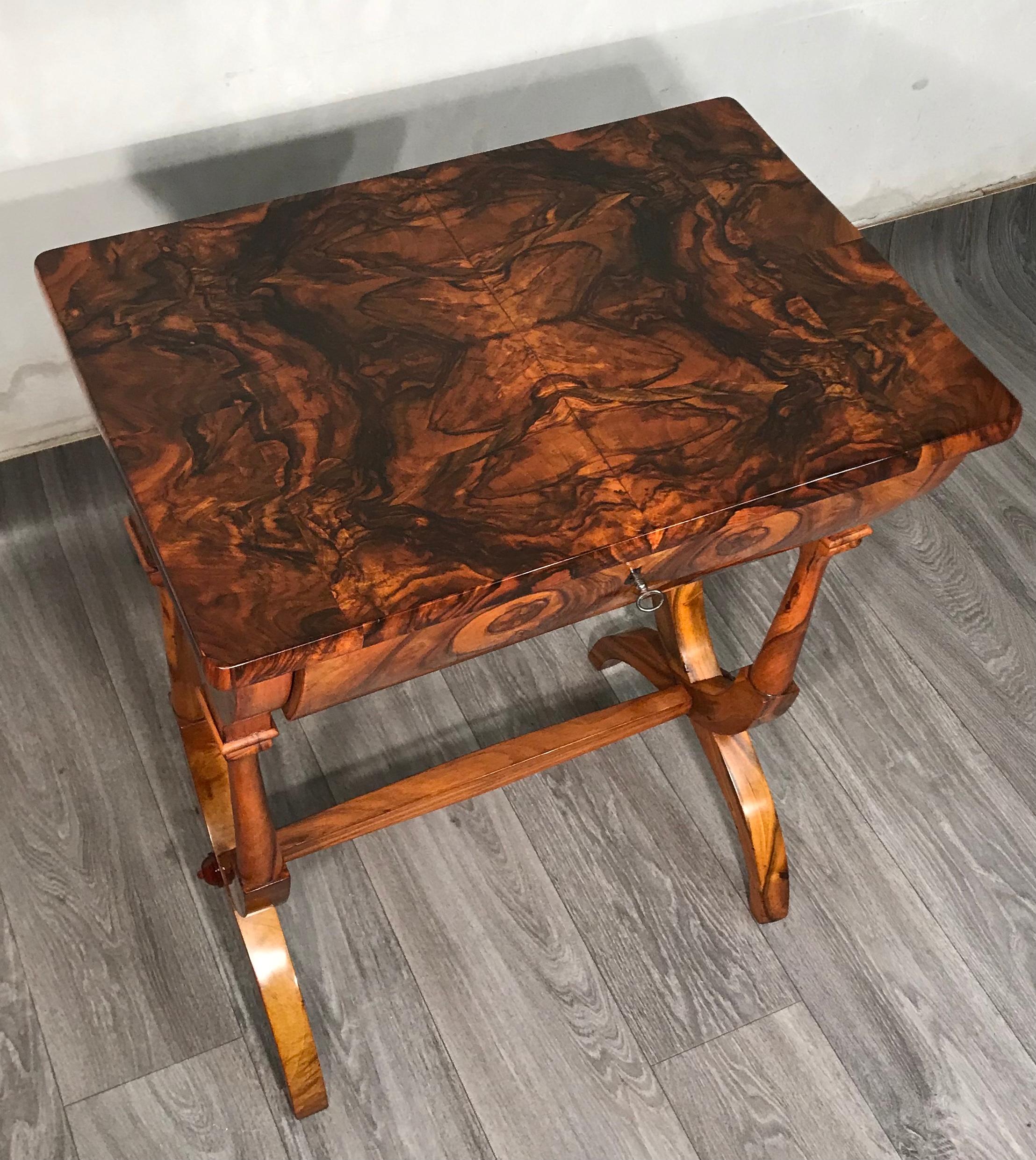 Biedermeier Sewing Table, Austria 1820, Walnut 8