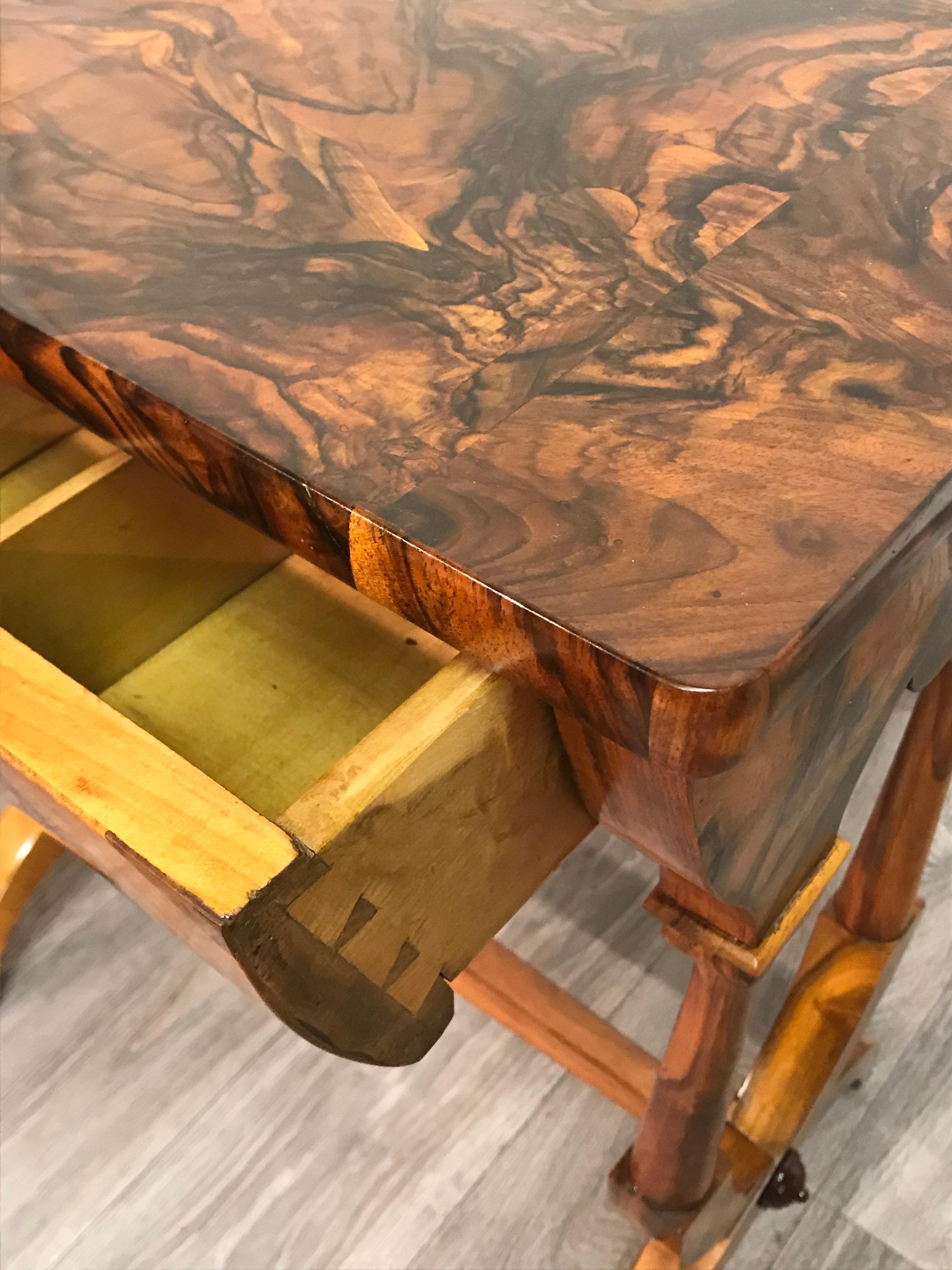 Biedermeier Sewing Table, Austria 1820, Walnut In Good Condition In Belmont, MA