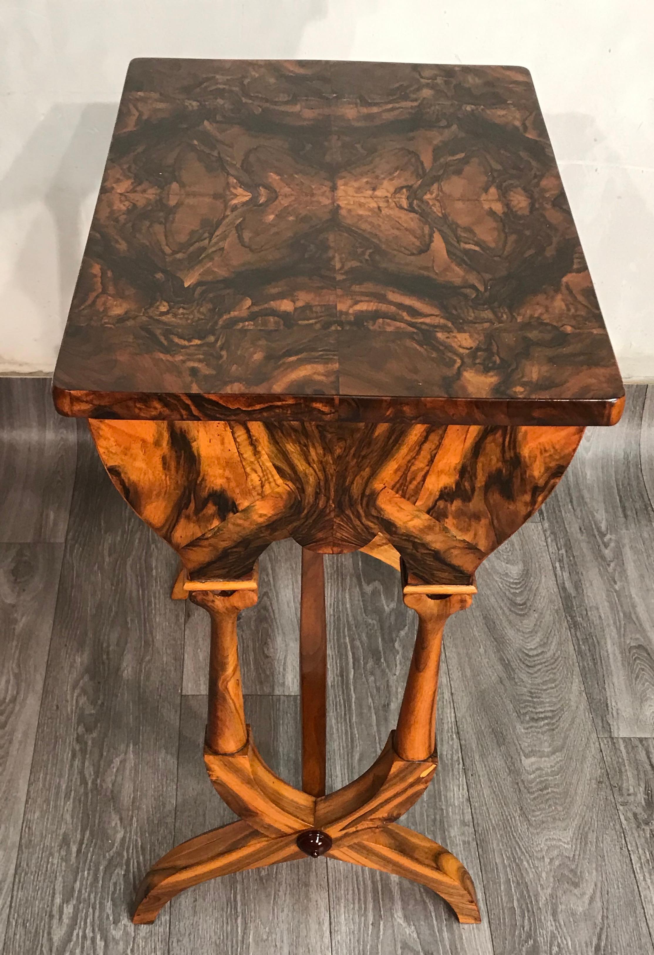 Biedermeier Sewing Table, Austria 1820, Walnut 1