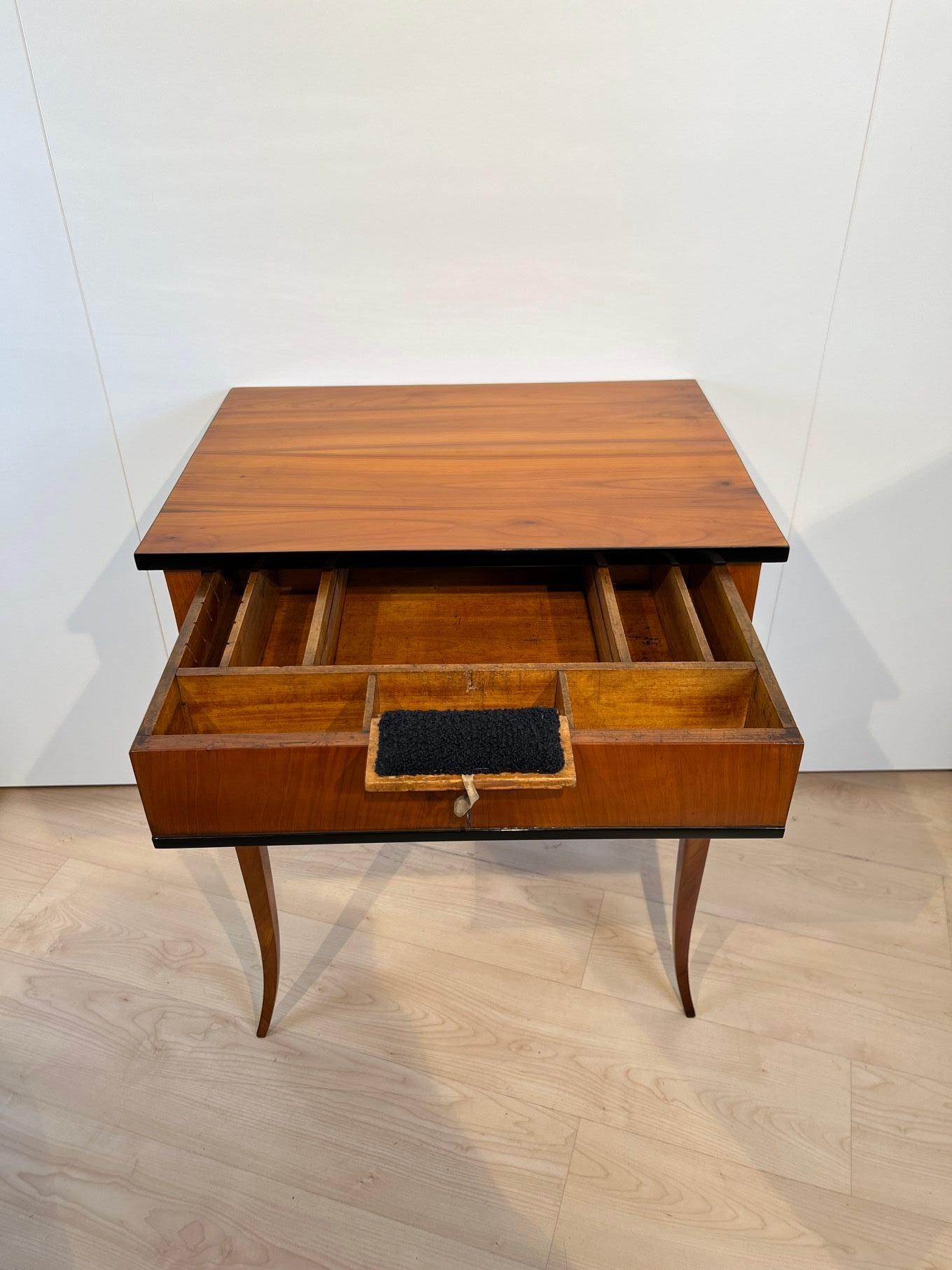Biedermeier Sewing Table, Cherry Wood, Ebonized, South Germany circa 1825 For Sale 3