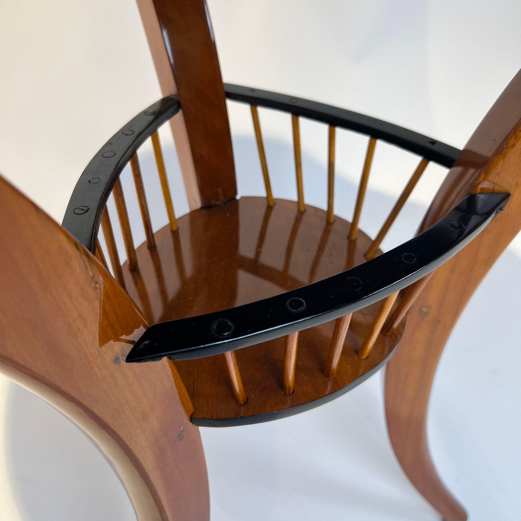 Biedermeier Sewing Table, Cherry Wood, South Germany circa 1820 For Sale 7