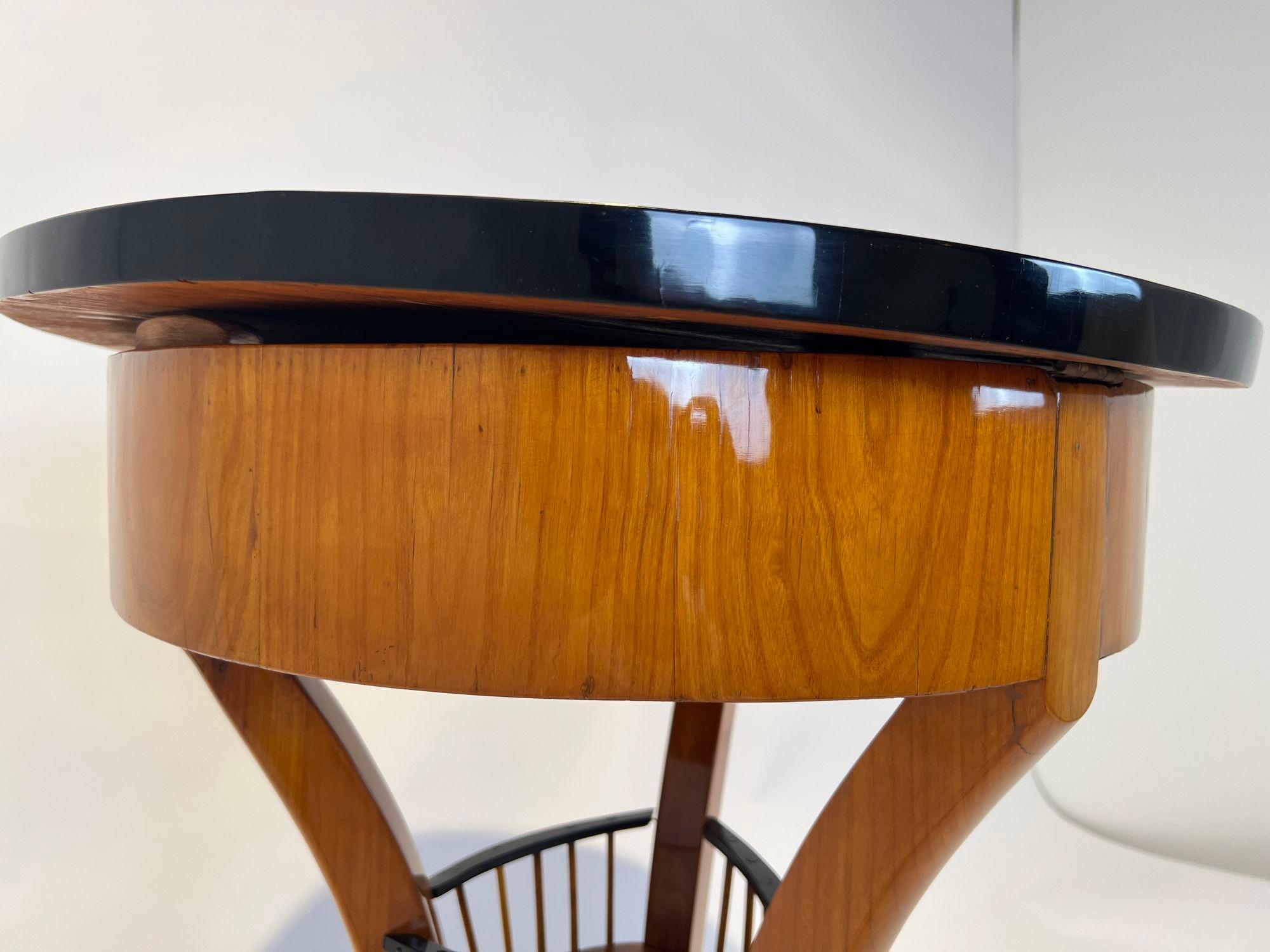 Biedermeier Sewing Table, Cherry Wood, South Germany circa 1820 For Sale 9