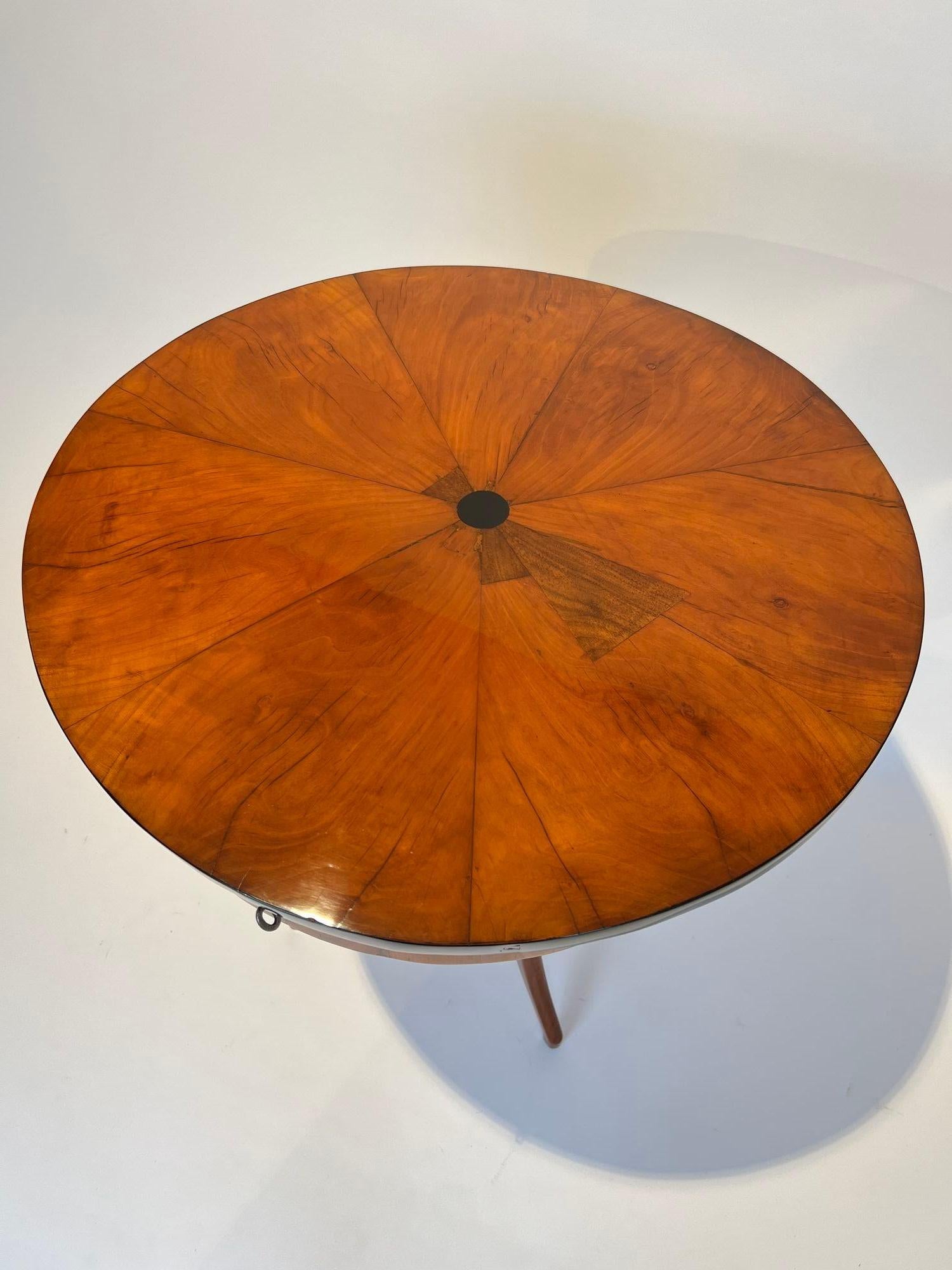 Biedermeier Sewing Table, Cherry Wood, South Germany circa 1820 For Sale 12