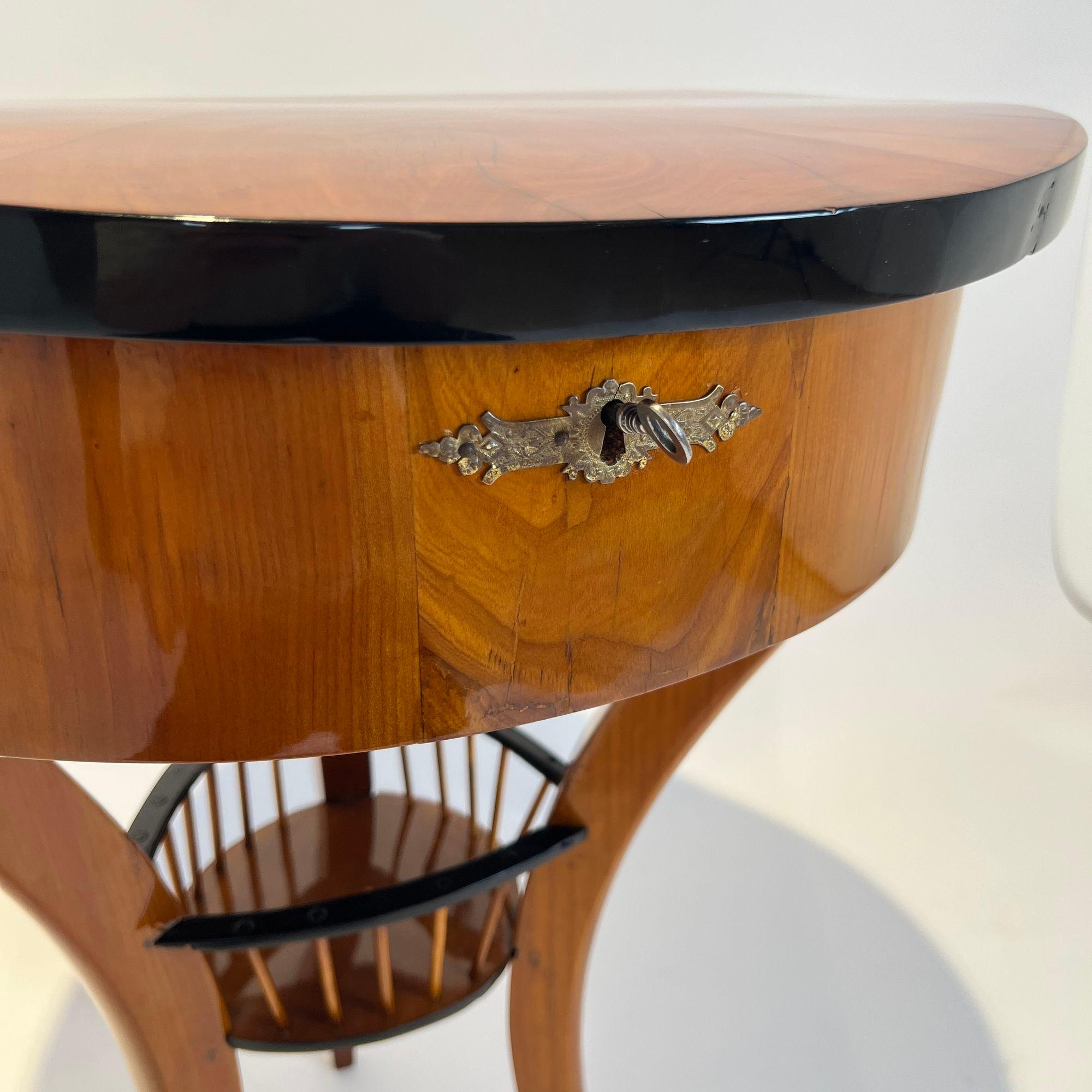 Early 19th Century Biedermeier Sewing Table, Cherry Wood, South Germany circa 1820 For Sale
