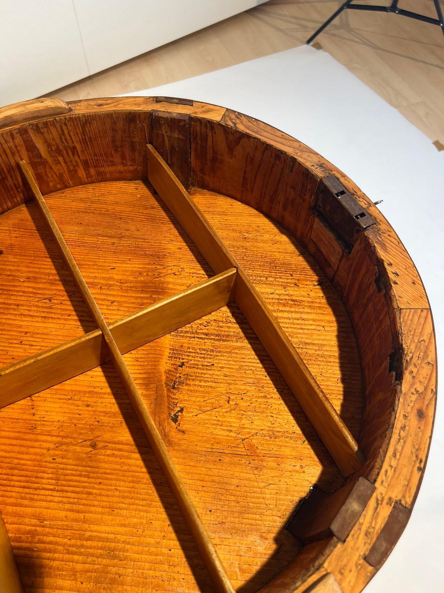 Biedermeier Sewing Table, Cherry Wood, South Germany circa 1820 For Sale 3
