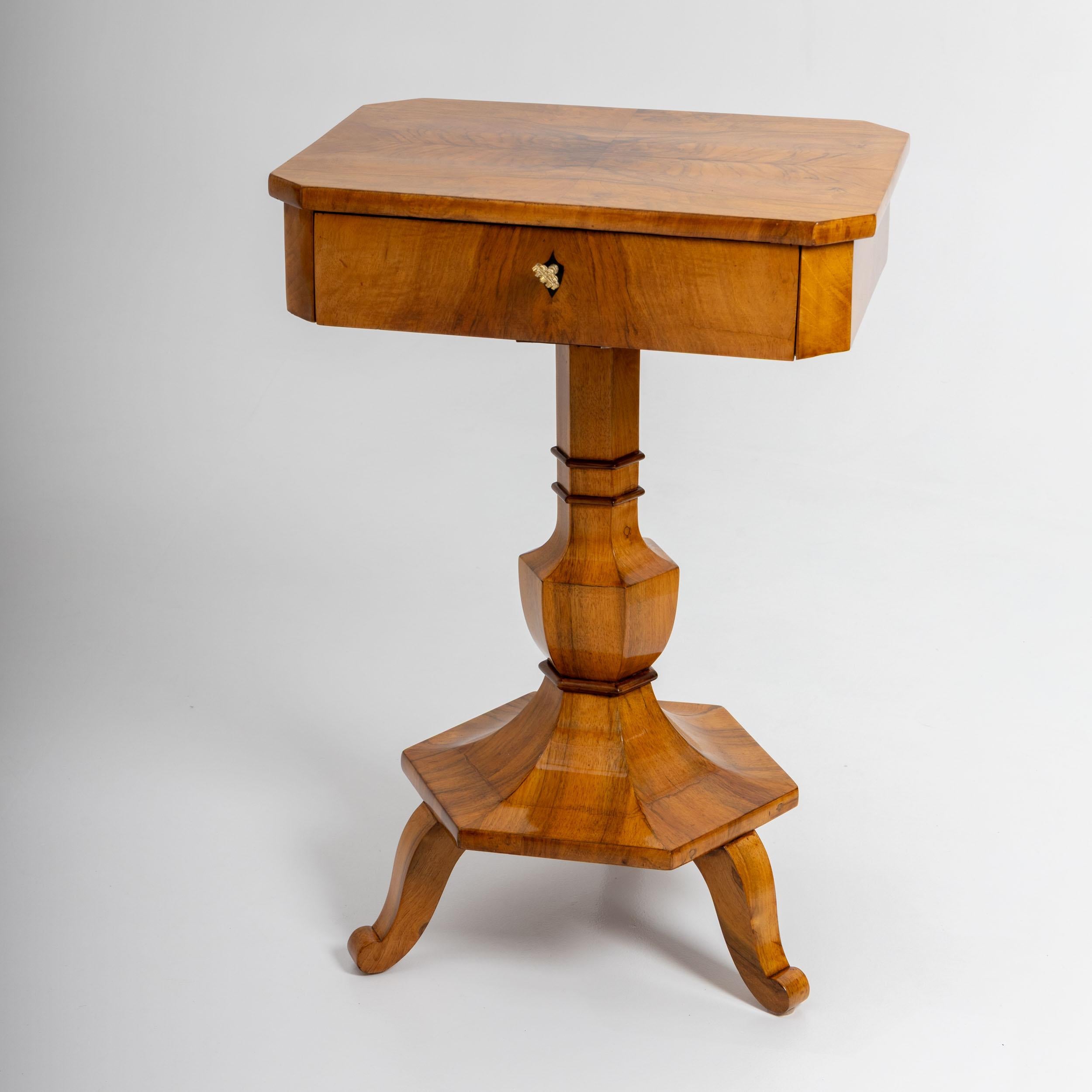 Biedermeier Sewing Table, circa 1820 In Good Condition For Sale In Greding, DE