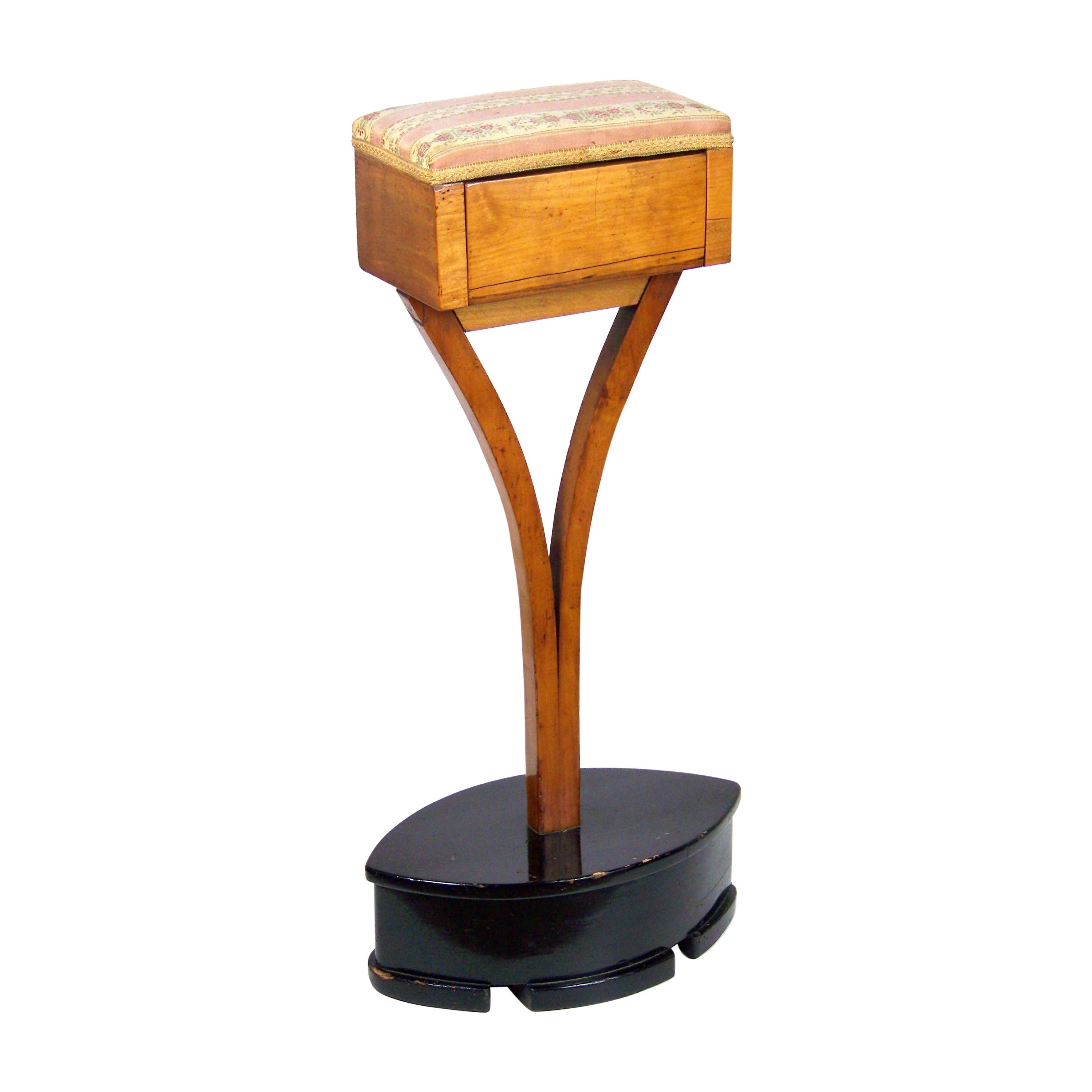 Biedermeier Racks and Stands