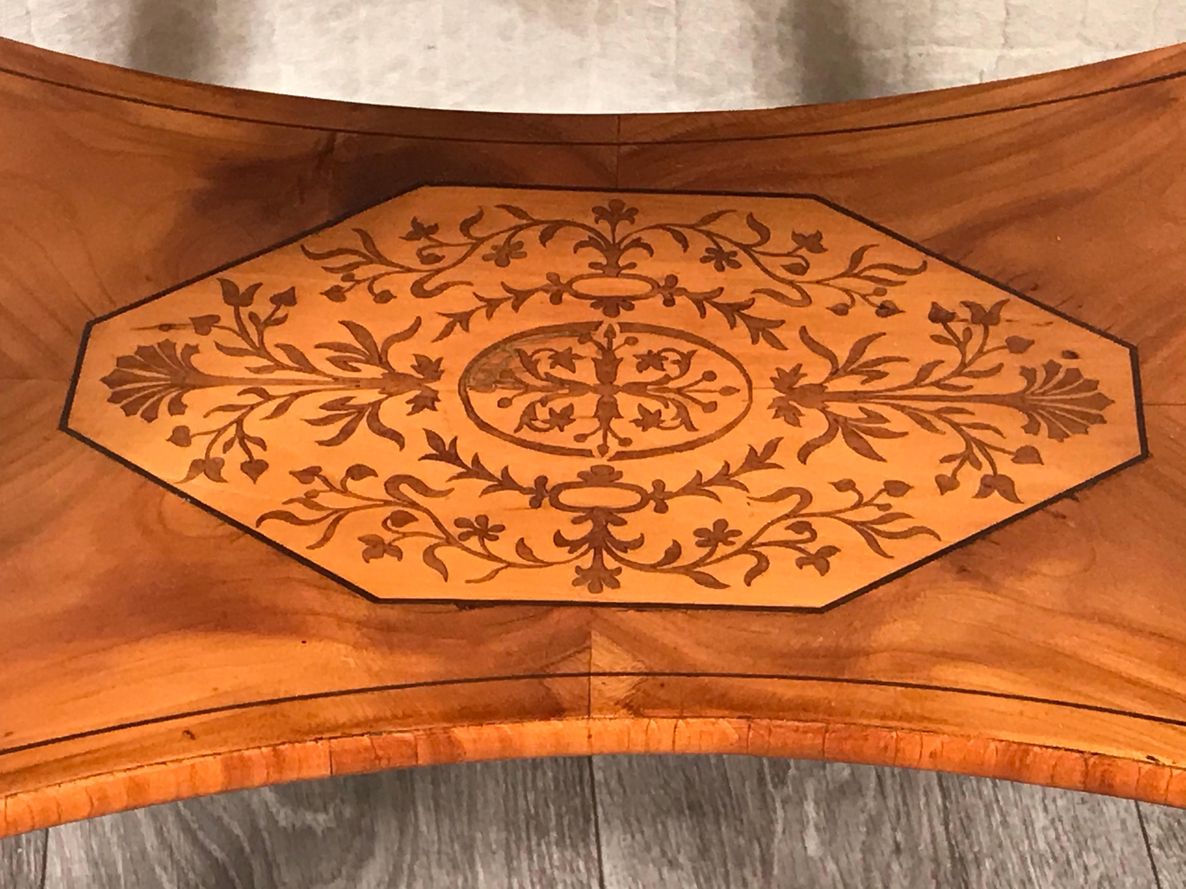 Biedermeier Sewing Table, South German 1820-25 In Good Condition For Sale In Belmont, MA