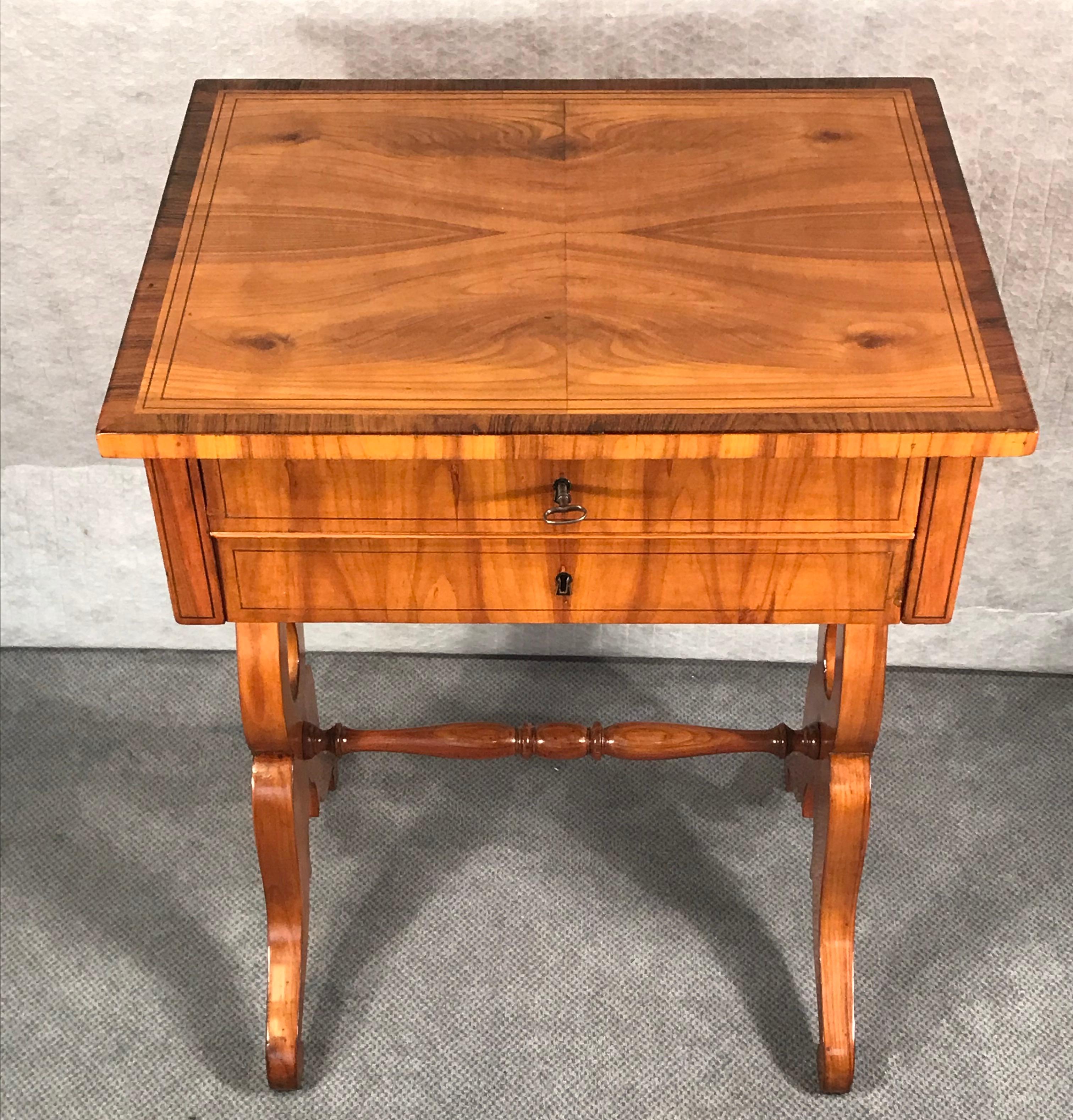 Biedermeier Sewing Table, South German 1820, Cherrywood In Good Condition For Sale In Belmont, MA