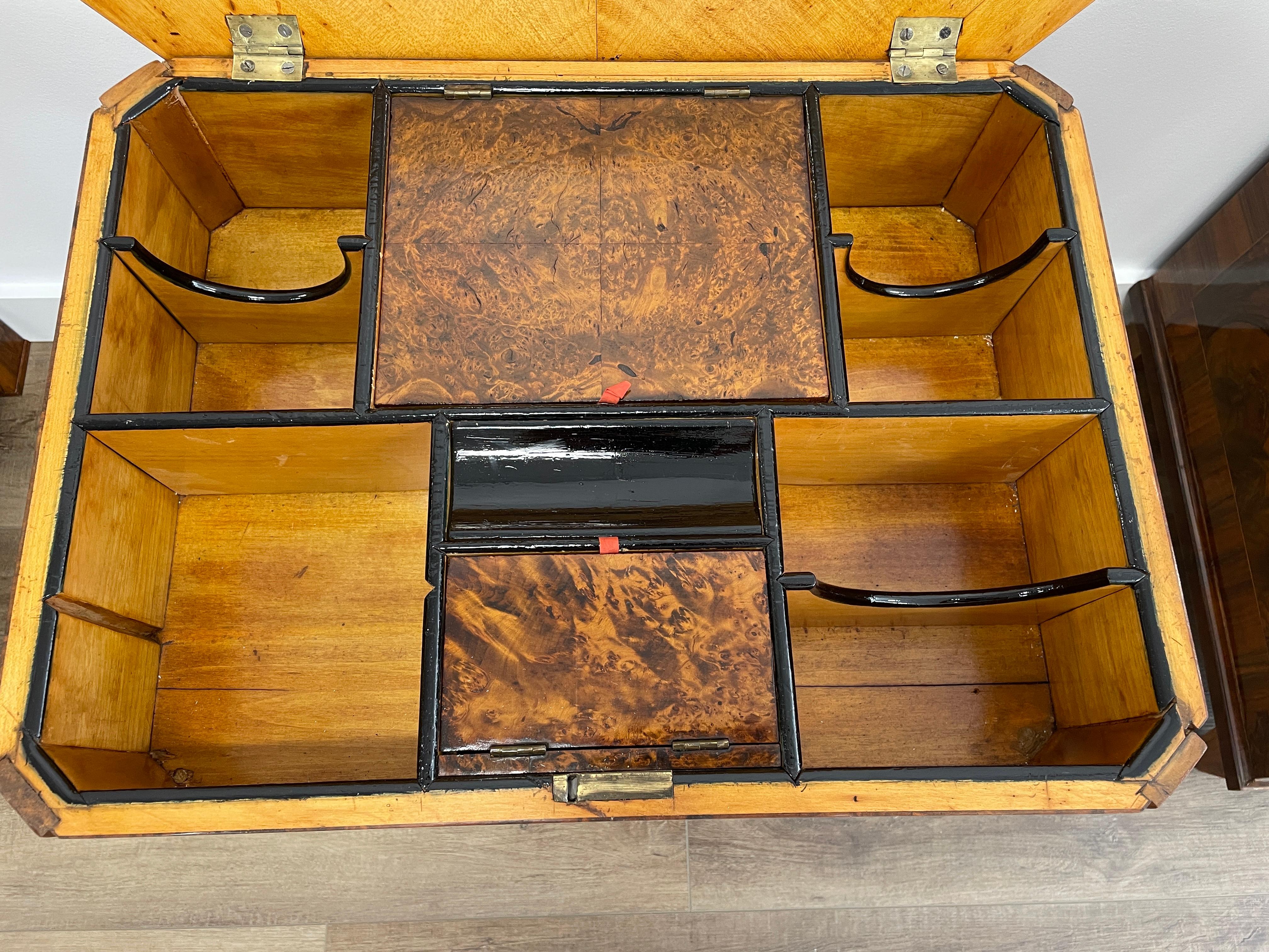 Biedermeier Sewing Table, South German, 1820 In Good Condition For Sale In Belmont, MA