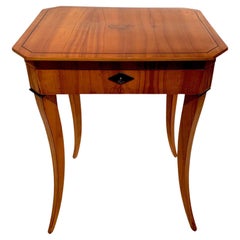 Table à coudre Biedermeier avec intérieur:: placage de cerisier:: Allemagne du Sud:: vers 1825