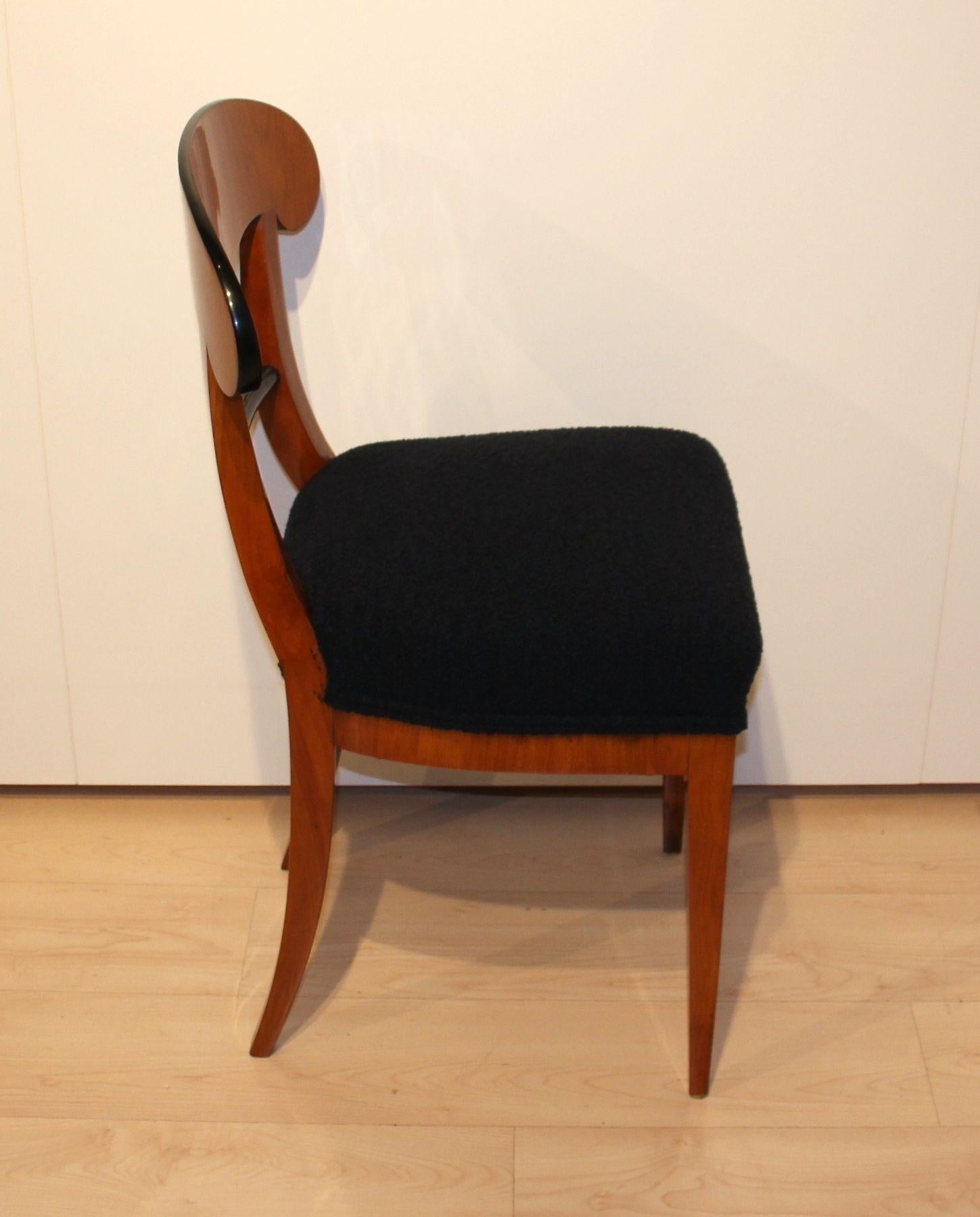 Early 19th Century Biedermeier Shovel Chair, Cherry Veneer, South Germany circa 1820 For Sale