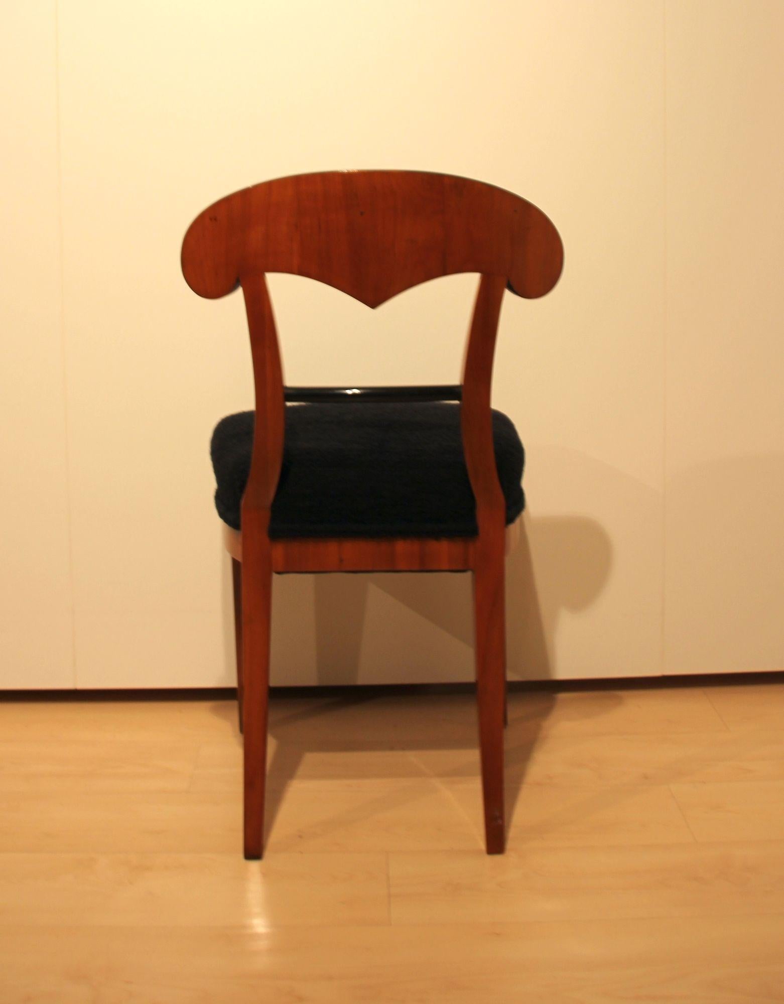 Biedermeier Shovel Chair, Cherry Veneer, South Germany circa 1820 For Sale 2