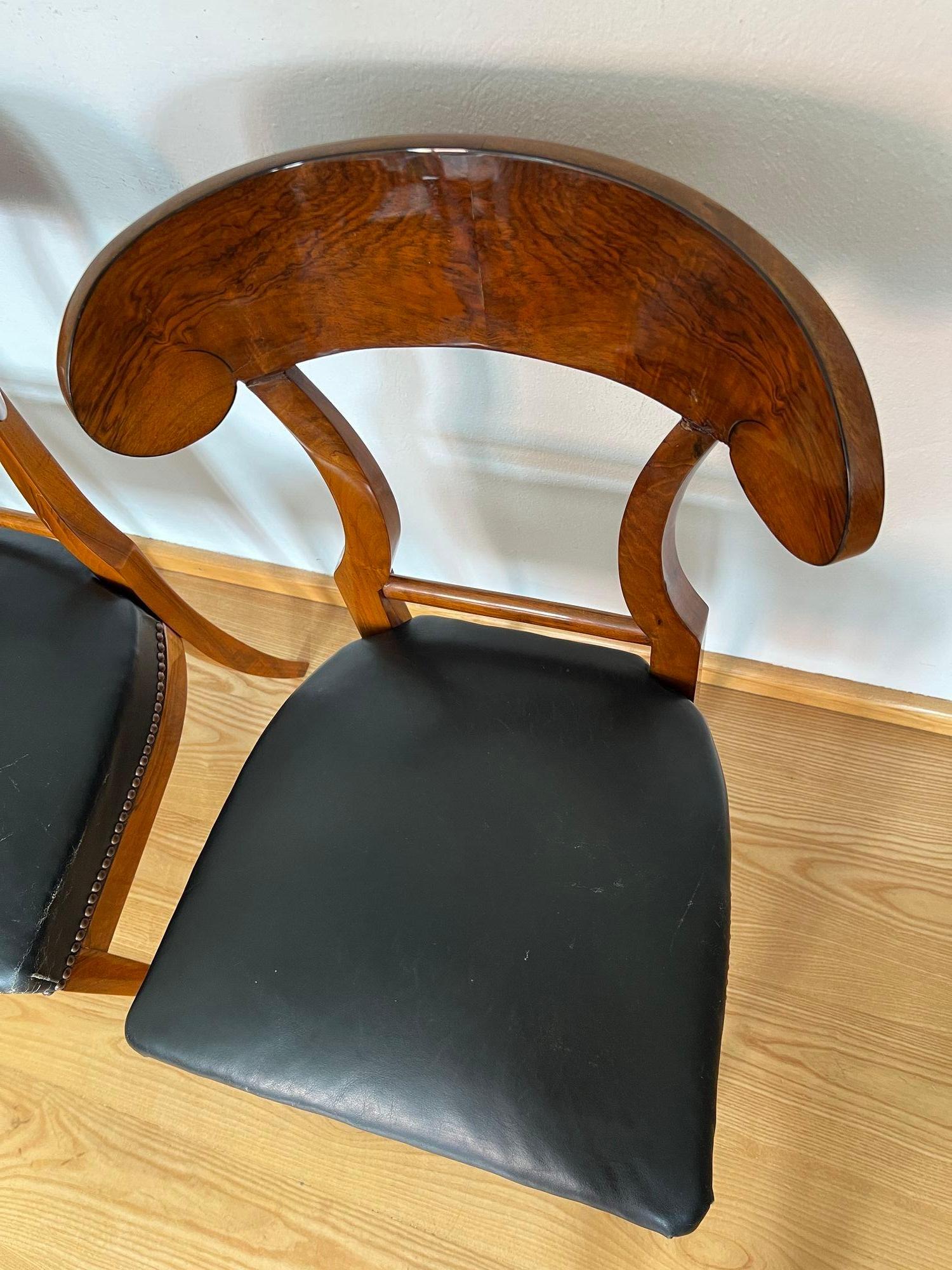 Silla de pala Biedermeier, chapa de nogal, cuero negro, Austria circa 1820 Austríaco en venta