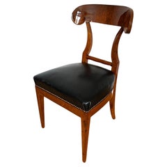 Silla de pala Biedermeier, chapa de nogal, cuero negro, Austria circa 1820