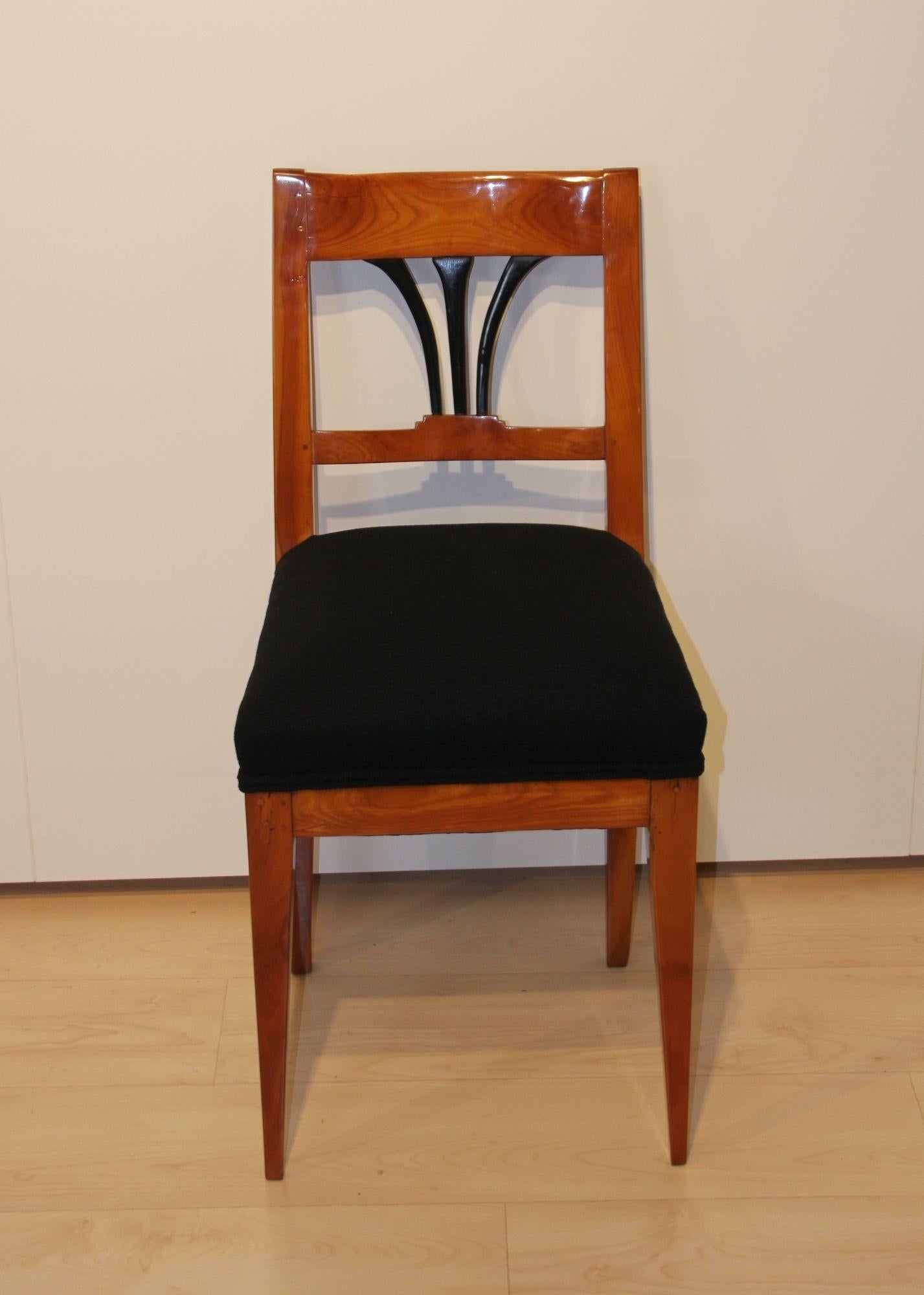 Biedermeier Side Chair, Cherry Wood, South Germany circa 1830
 
Solid cherry wood. Restored and hand polished with shellac.
Back decoration of three ebonized leaves.
New upholstered with black structured fabric and double keder.
 
Dimensions: H 86