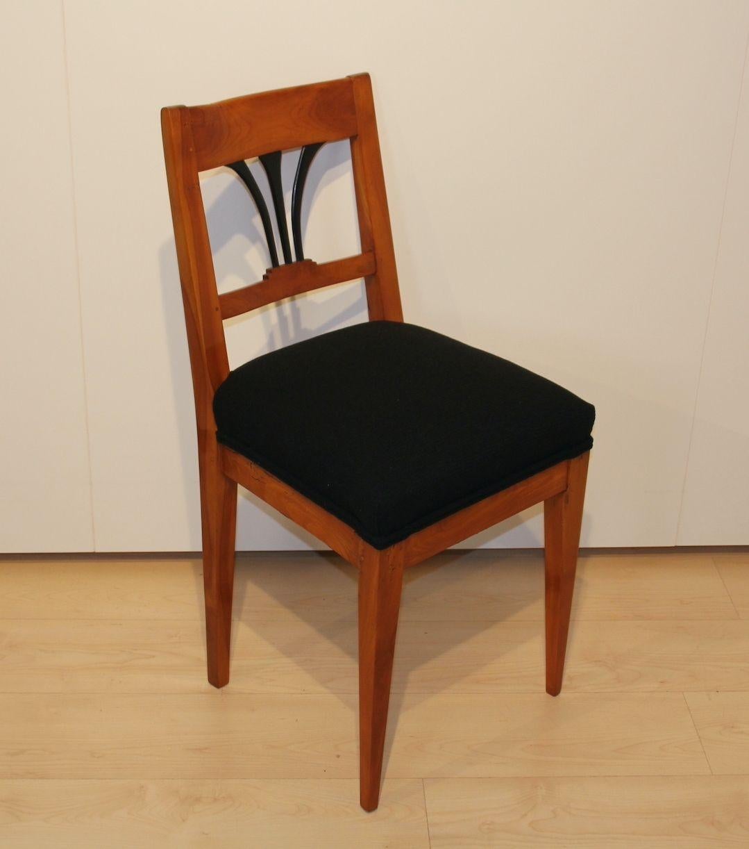 Biedermeier Side Chair, Cherry Wood, South Germany circa 1830 In Good Condition For Sale In Regensburg, DE