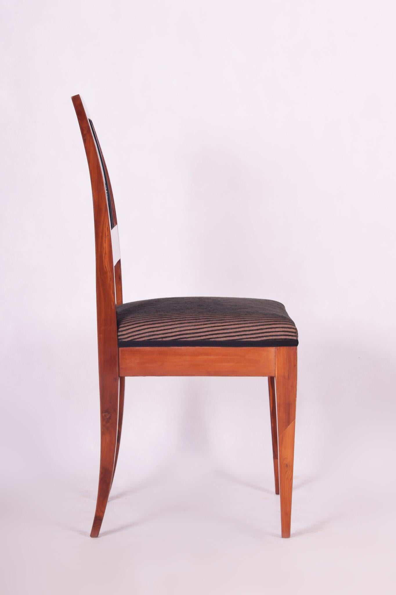Biedermeier Side Chair Made in 1820s Austria, Restored Yew For Sale 1