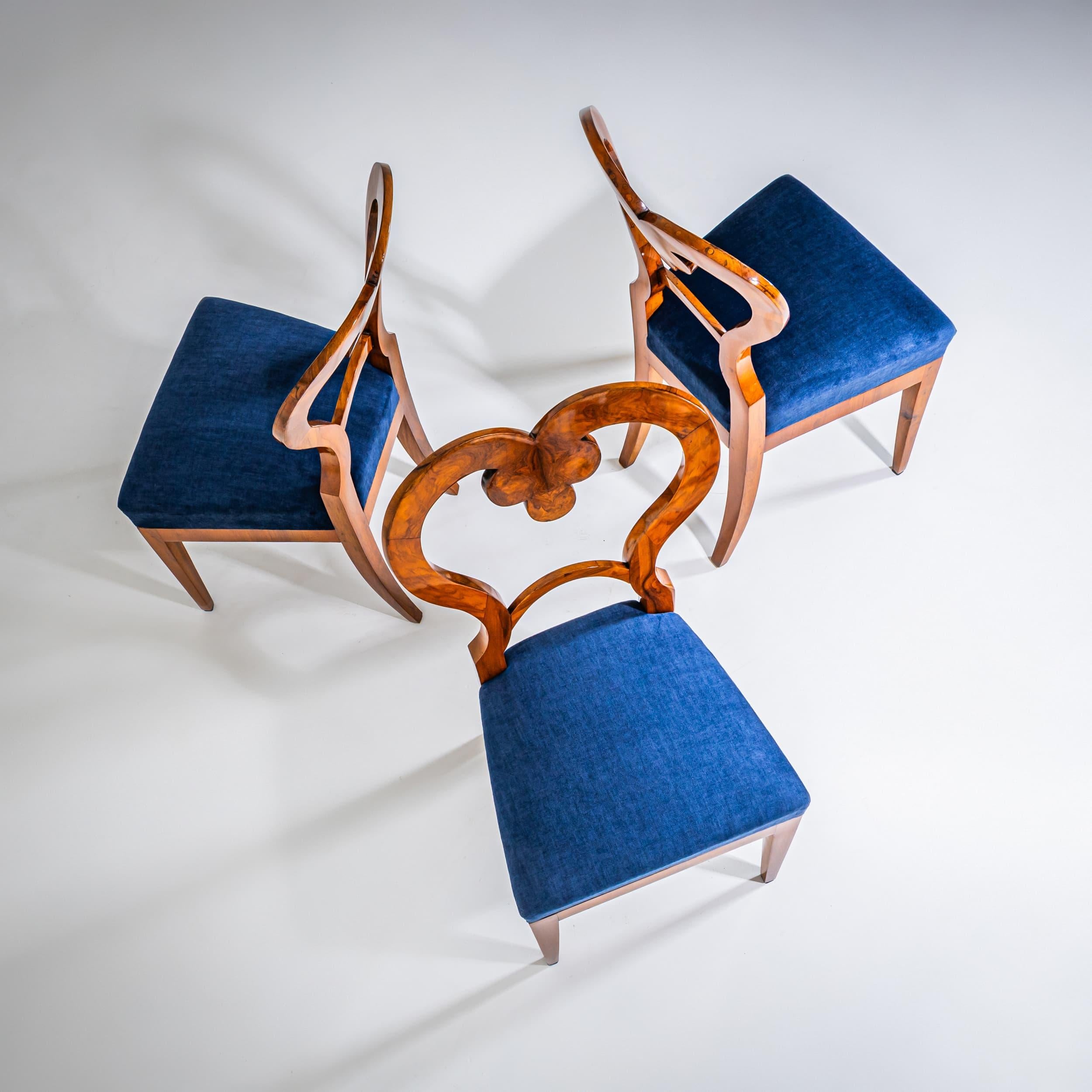 Biedermeier Side Chairs in Walnut, Austria, circa 1830 (Österreichisch) im Angebot