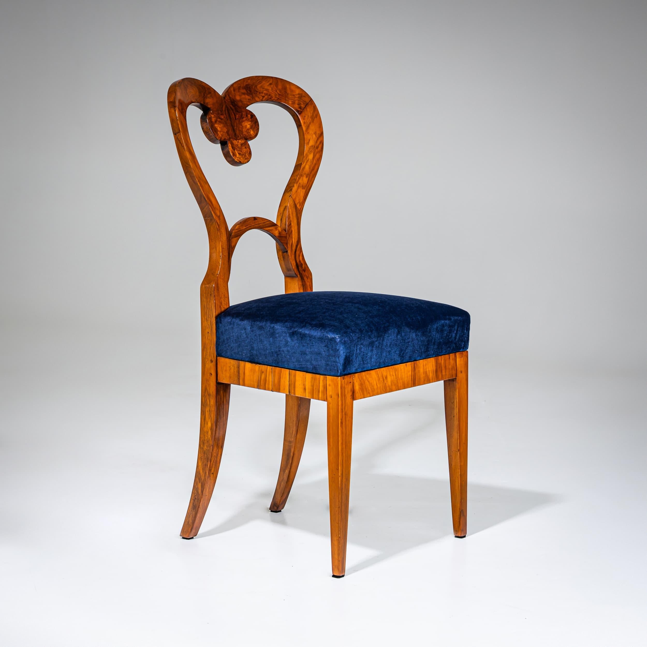 Biedermeier Side Chairs in Walnut, Austria, circa 1830 im Zustand „Hervorragend“ im Angebot in Greding, DE