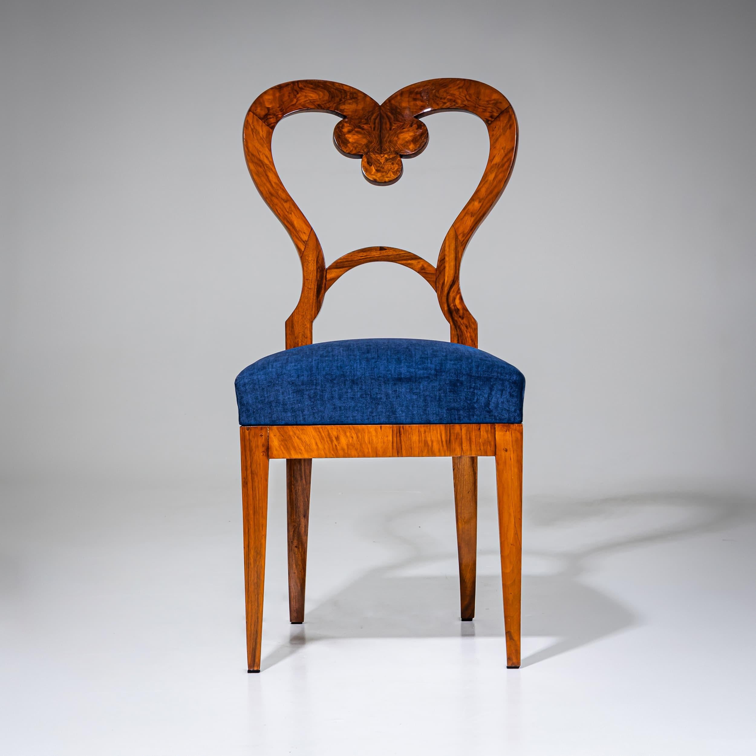 Biedermeier Side Chairs in Walnut, Austria, circa 1830 (Stoff) im Angebot