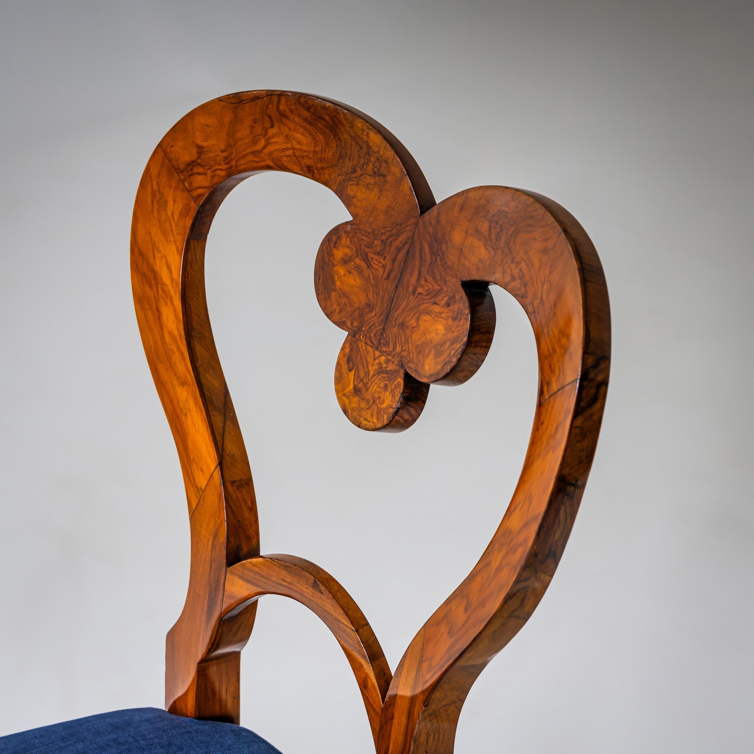 Biedermeier Side Chairs in Walnut, Austria, circa 1830 im Angebot 1