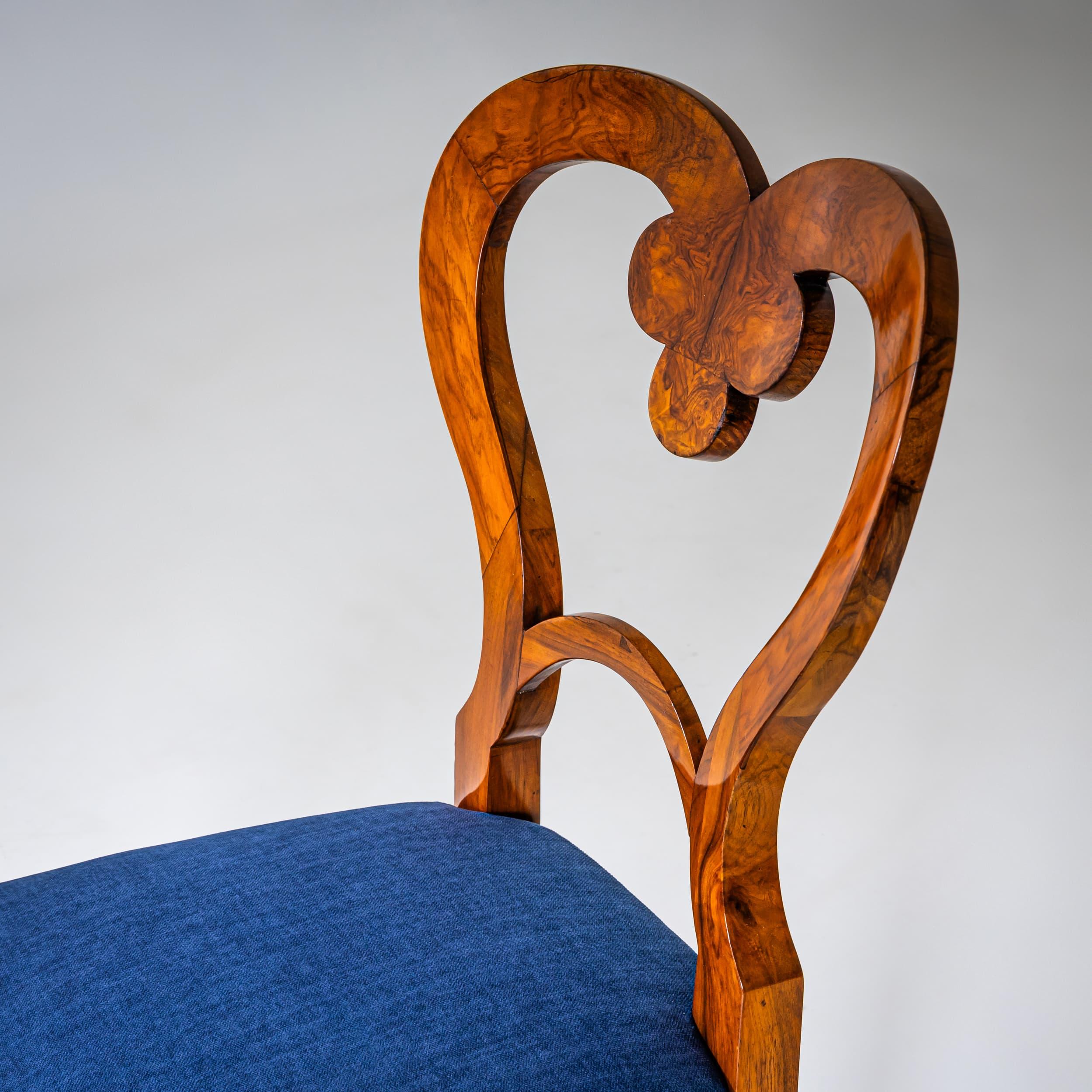 Biedermeier Side Chairs in Walnut, Austria, circa 1830 im Angebot 2