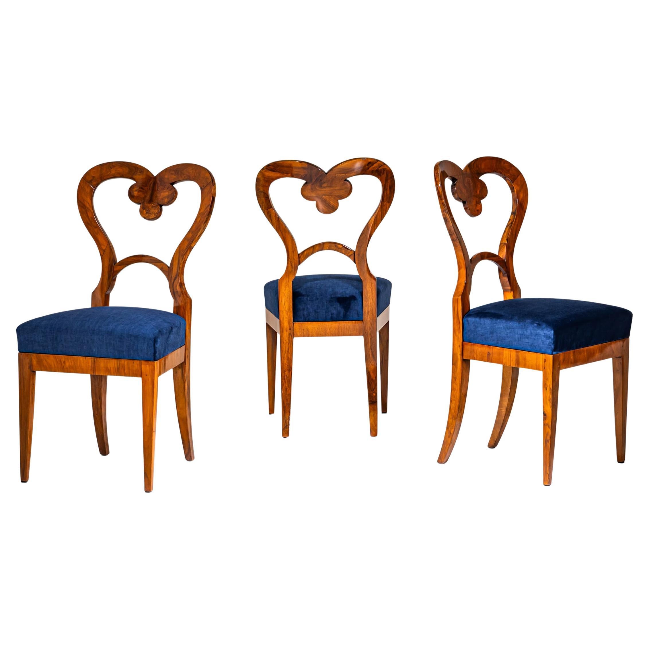 Biedermeier Side Chairs in Walnut, Austria, circa 1830 im Angebot