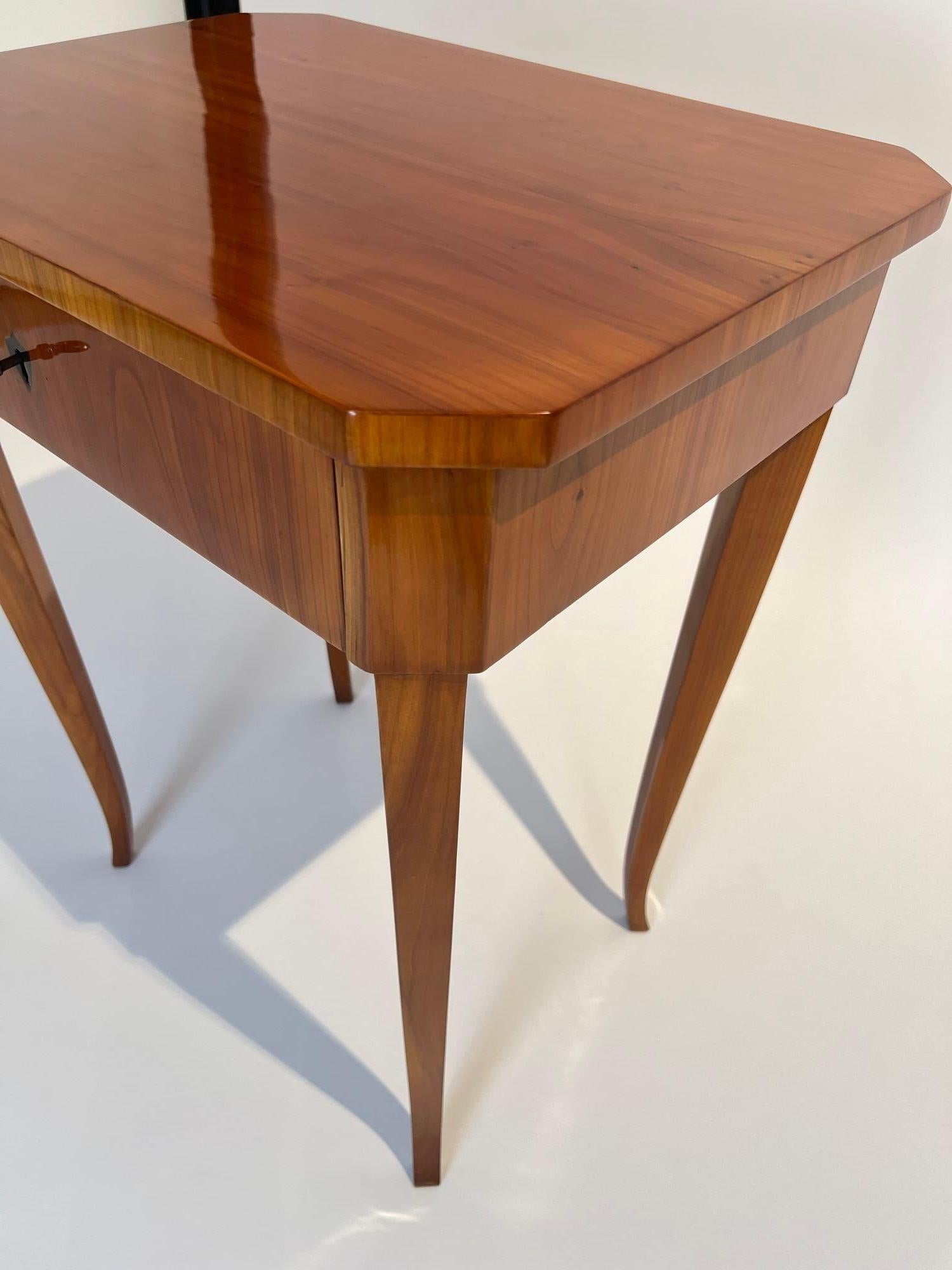 Biedermeier Side or Sewing Table, Cherry Wood, South Germany circa 1830 For Sale 8
