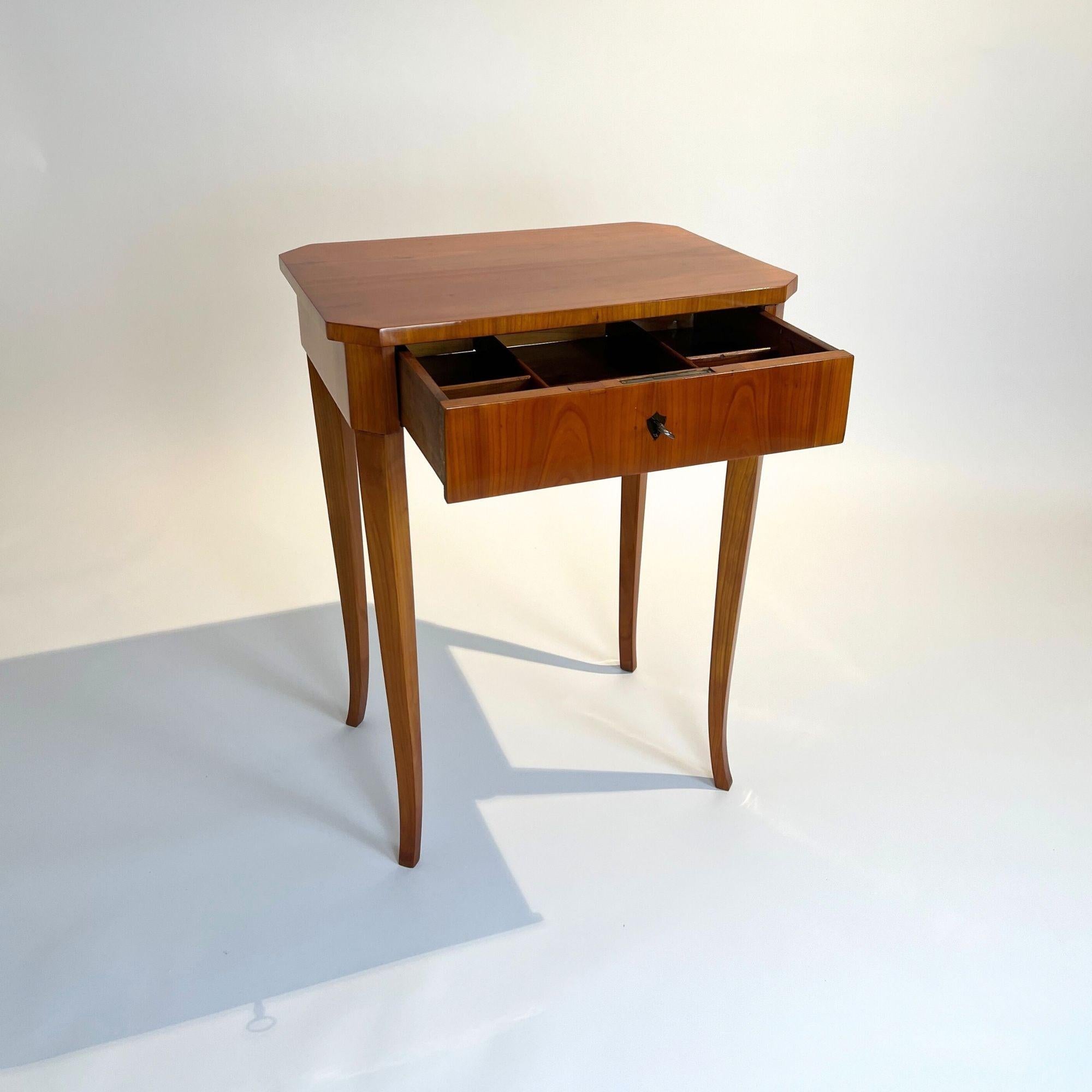 Ebonized Biedermeier Side or Sewing Table, Cherry Wood, South Germany circa 1830 For Sale