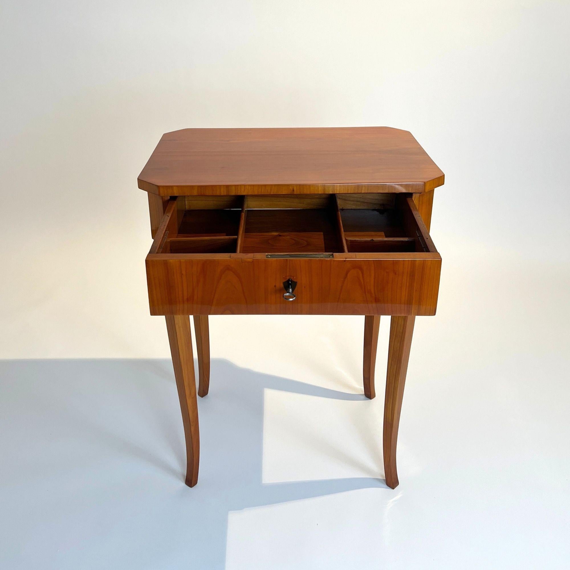 19th Century Biedermeier Side or Sewing Table, Cherry Wood, South Germany circa 1830 For Sale