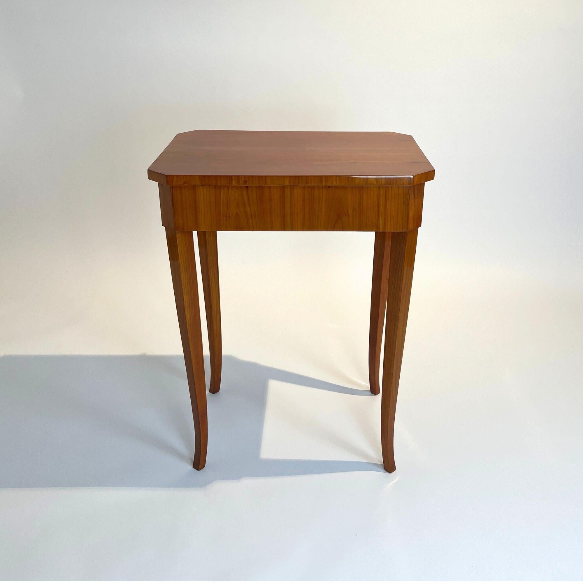 Biedermeier Side or Sewing Table, Cherry Wood, South Germany circa 1830 For Sale 2