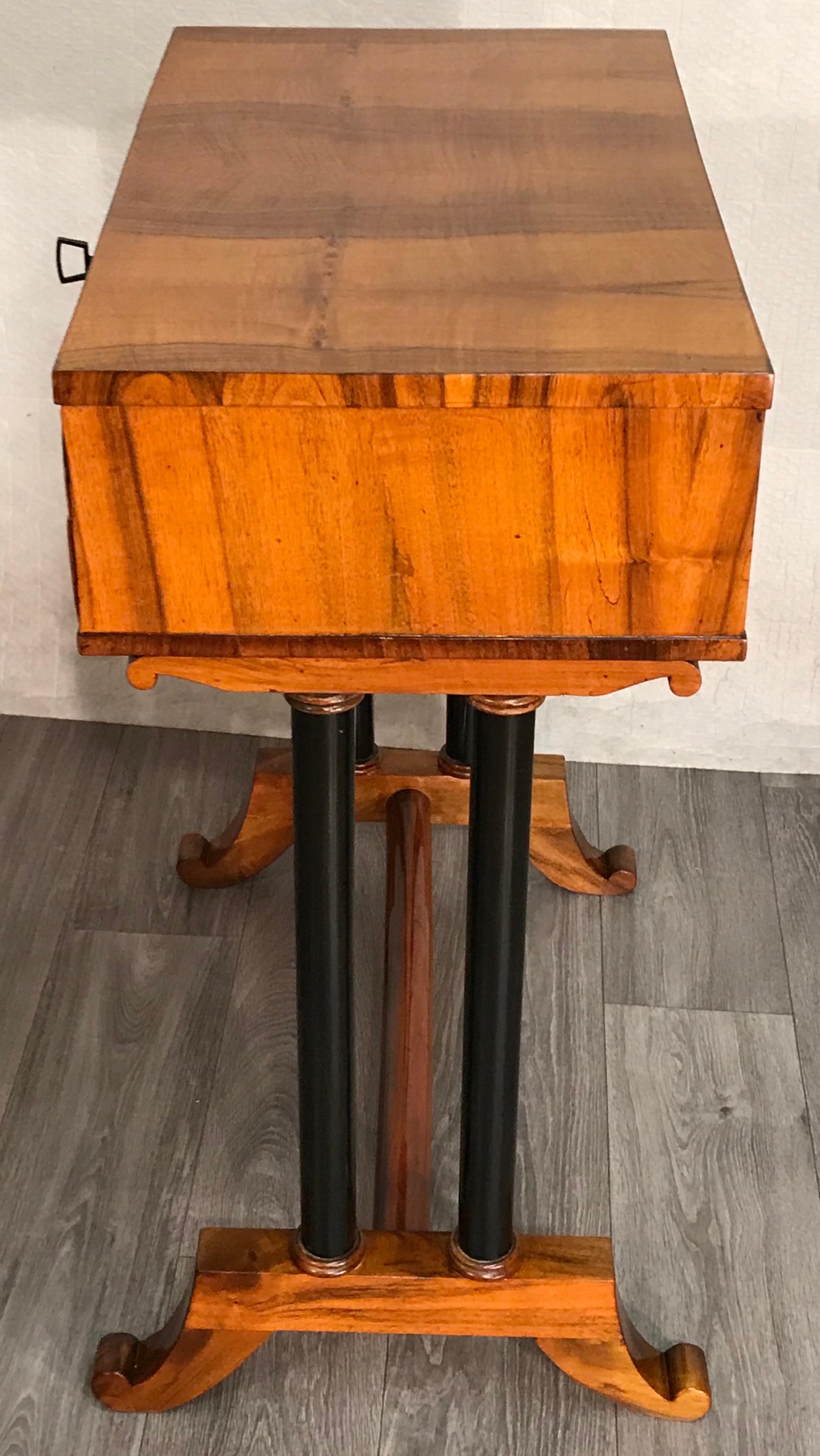Biedermeier Side- or Sewing Table, South German, 1815 In Good Condition In Belmont, MA