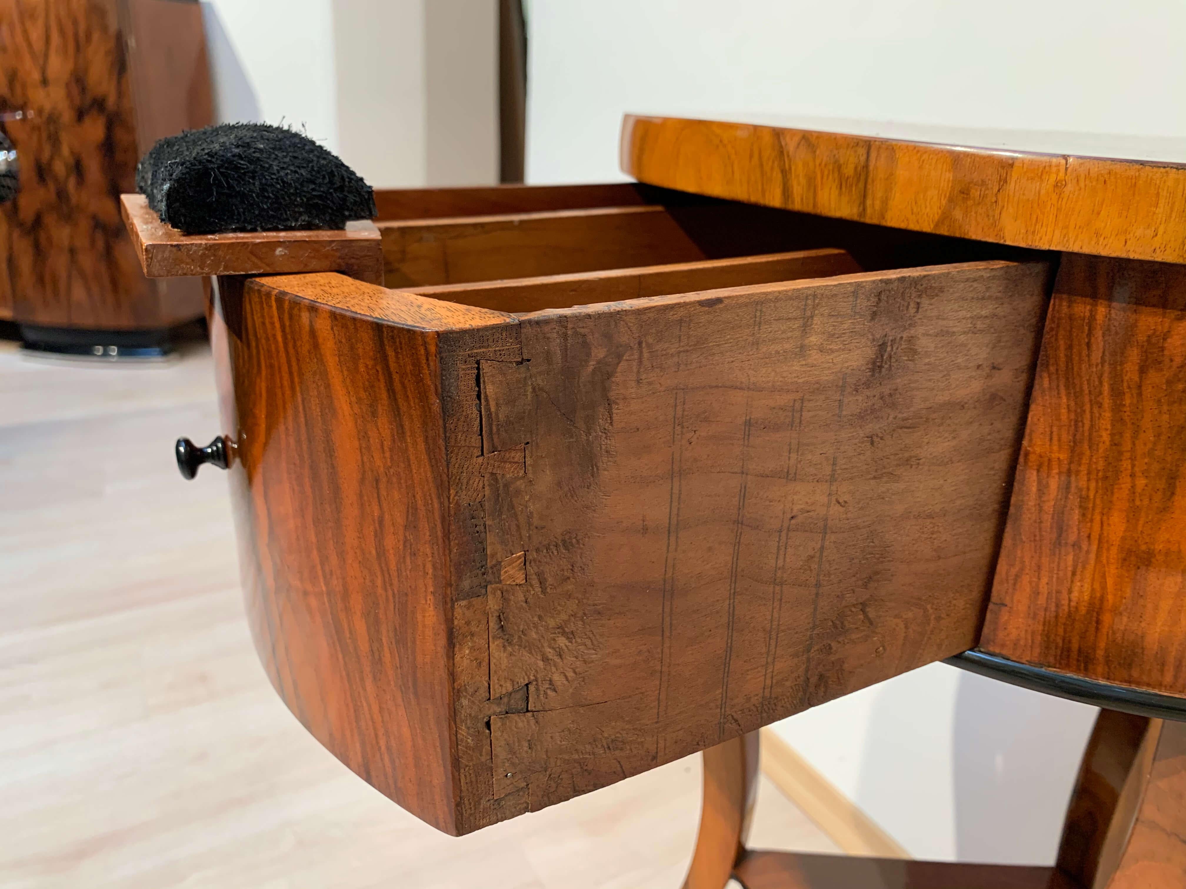 Biedermeier Side or Sewing Table, Walnut Veneer, South Germany, circa 1825 8