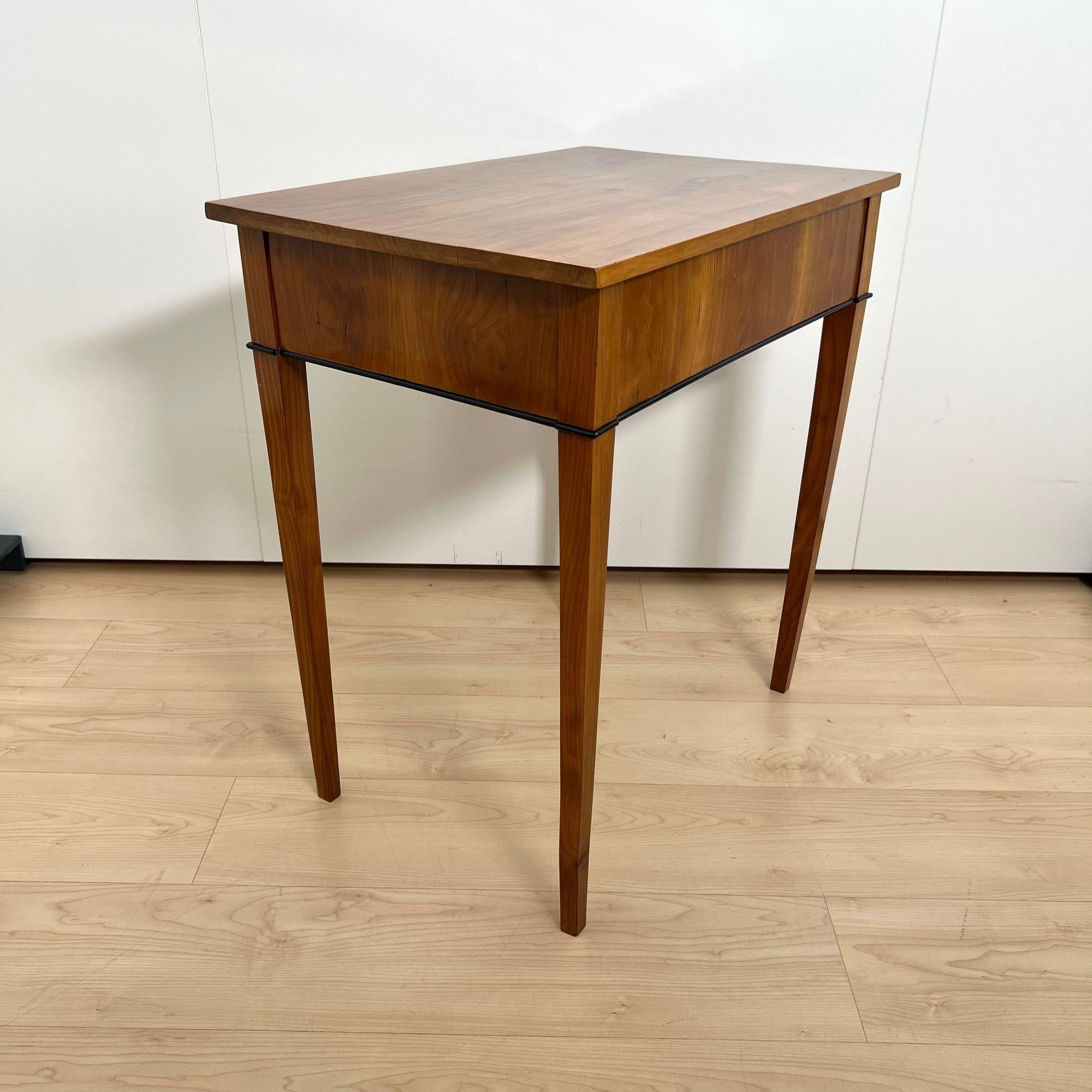 Biedermeier Side Table, Cherry Wood, South Germany circa 1820 For Sale 5