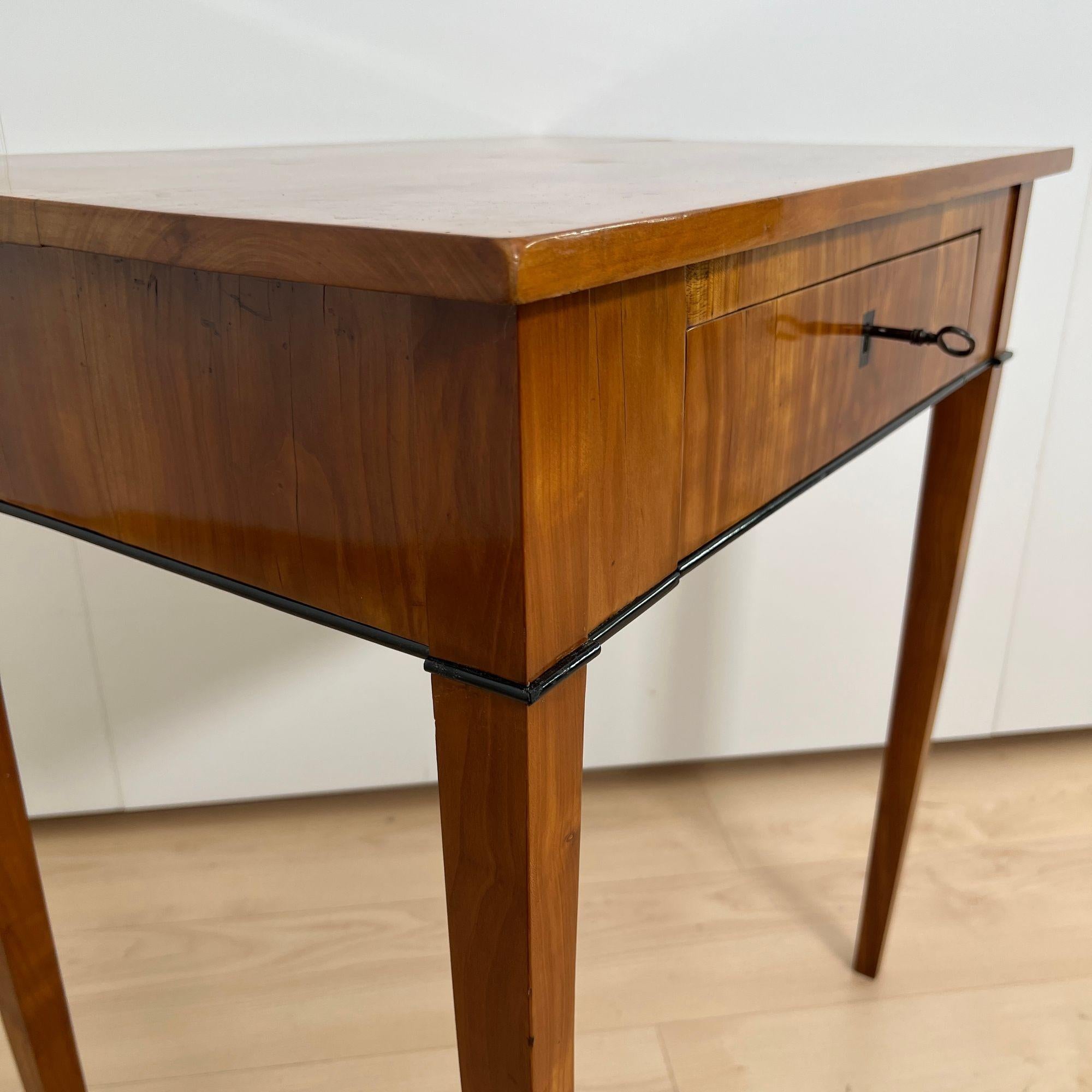 Biedermeier Side Table, Cherry Wood, South Germany circa 1820 For Sale 6