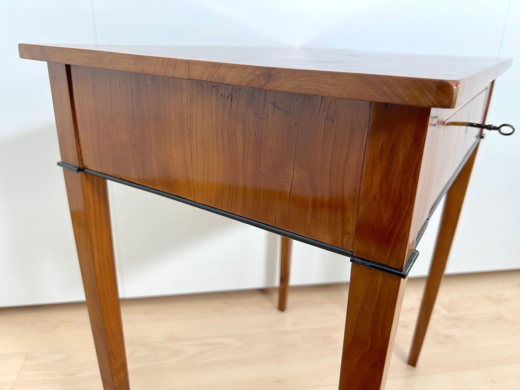 Biedermeier Side Table, Cherry Wood, South Germany circa 1820 For Sale 7