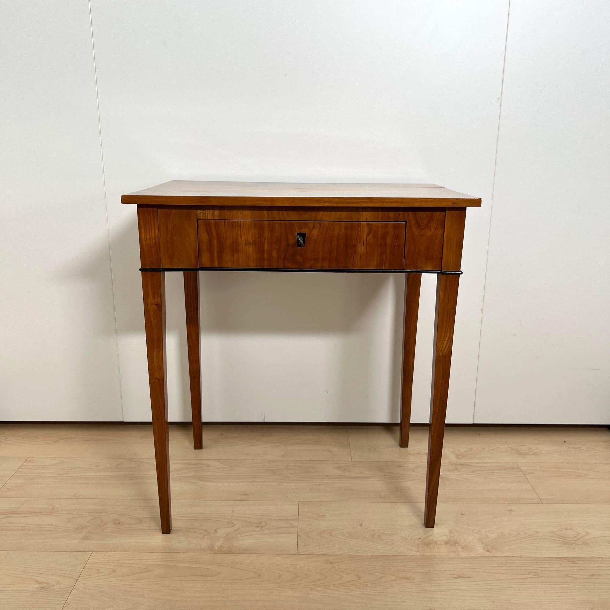 Biedermeier Side Table, Cherry Wood, South Germany circa 1820 For Sale 12