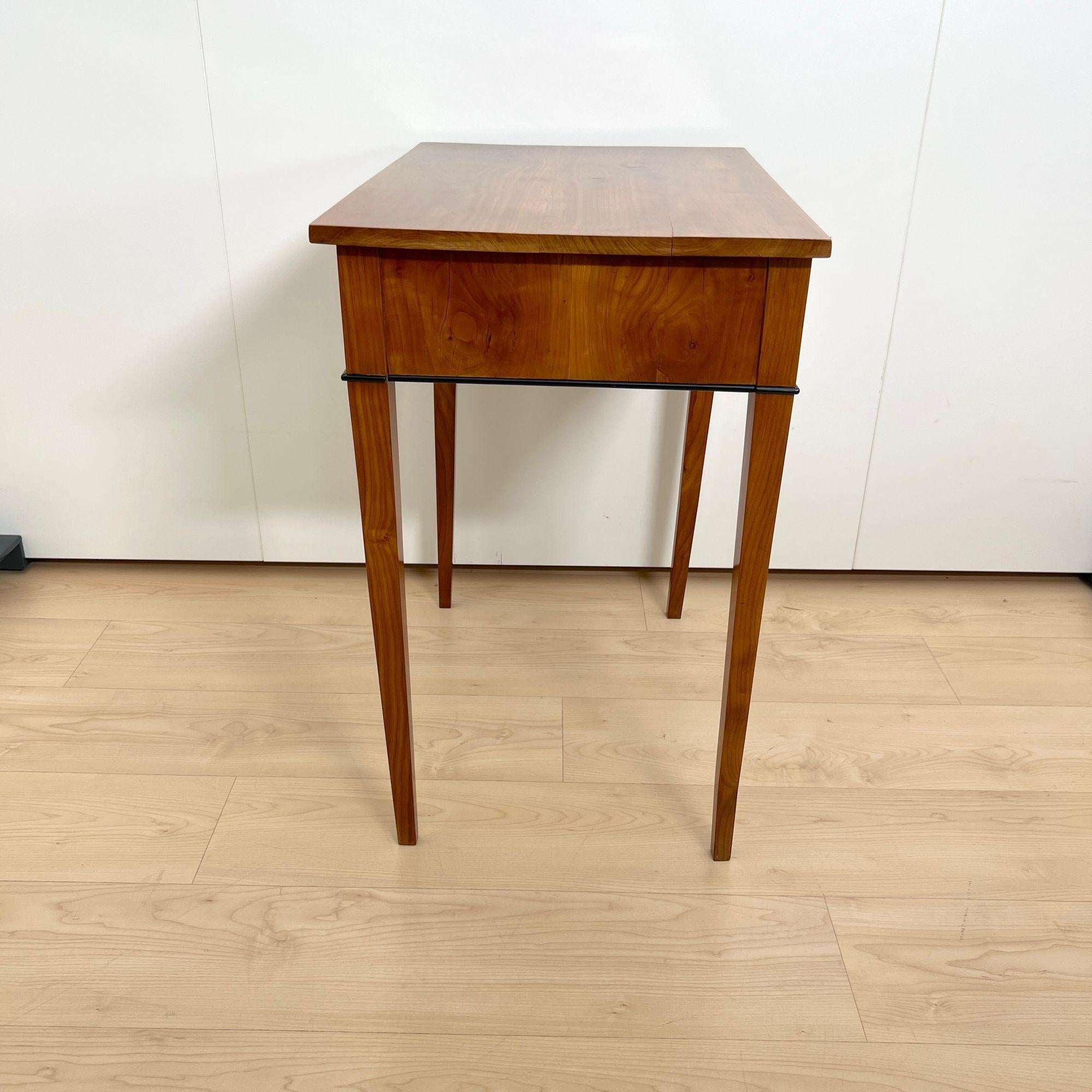 Biedermeier Side Table, Cherry Wood, South Germany circa 1820 For Sale 1