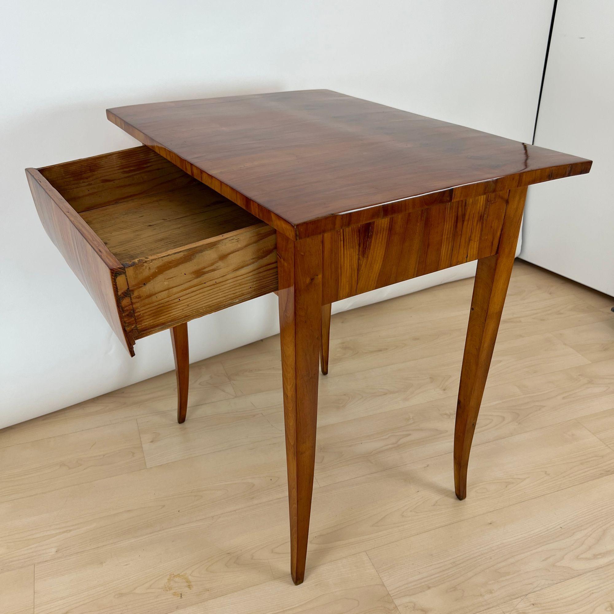 Biedermeier Side Table, Cherrywood, South Germany circa 1820 For Sale 7