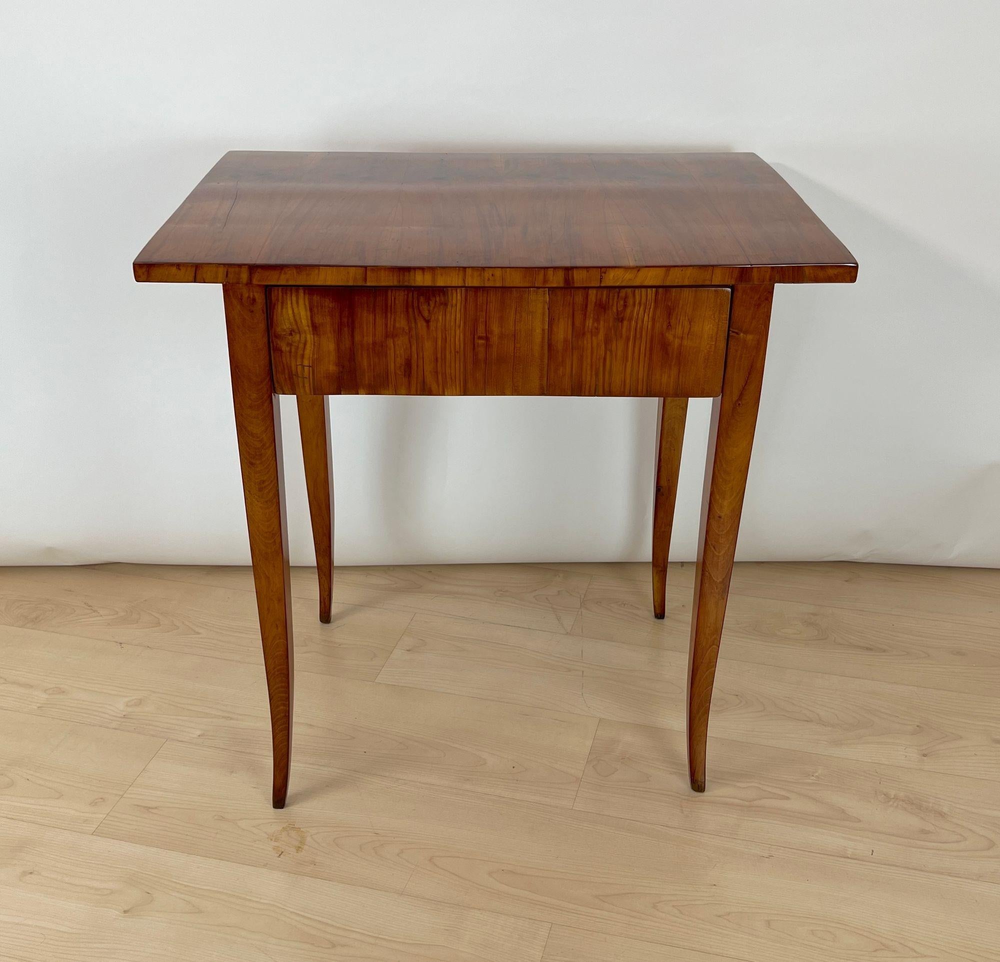Biedermeier Side Table, Cherrywood, South Germany circa 1820 For Sale 3
