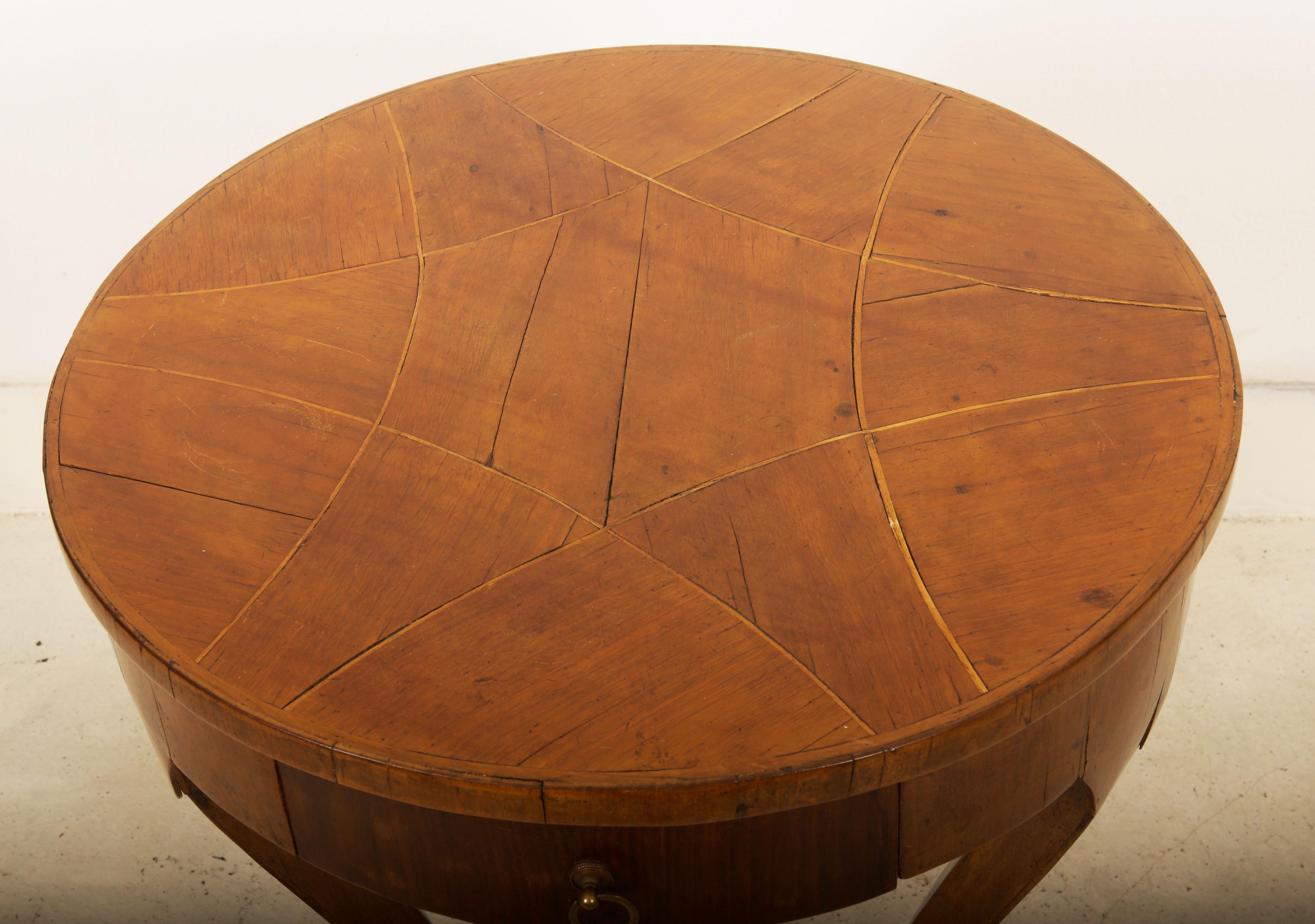 Biedermeier Beistelltisch (Österreichisch) im Angebot
