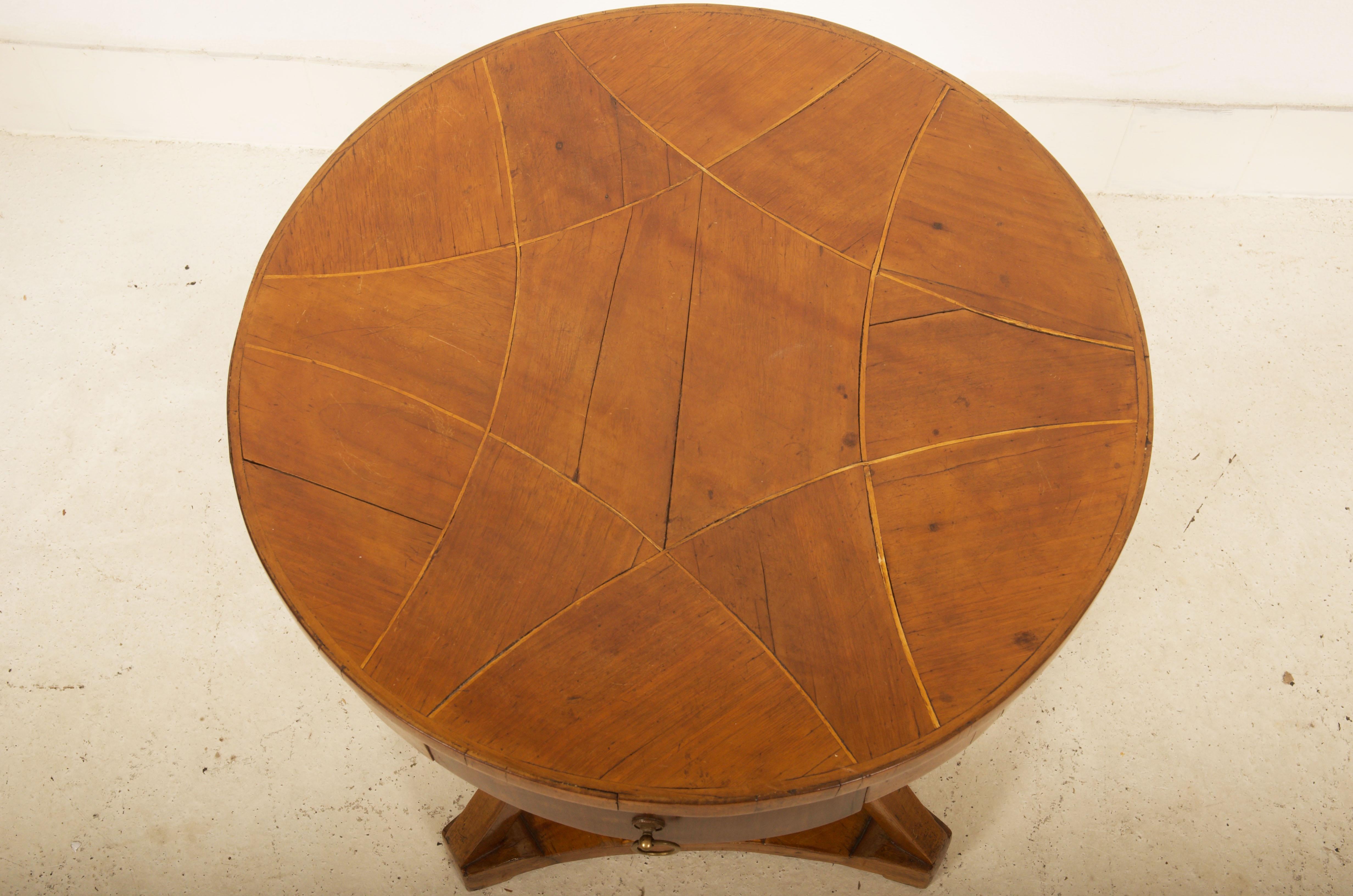 Biedermeier Beistelltisch im Zustand „Gut“ im Angebot in Vienna, AT