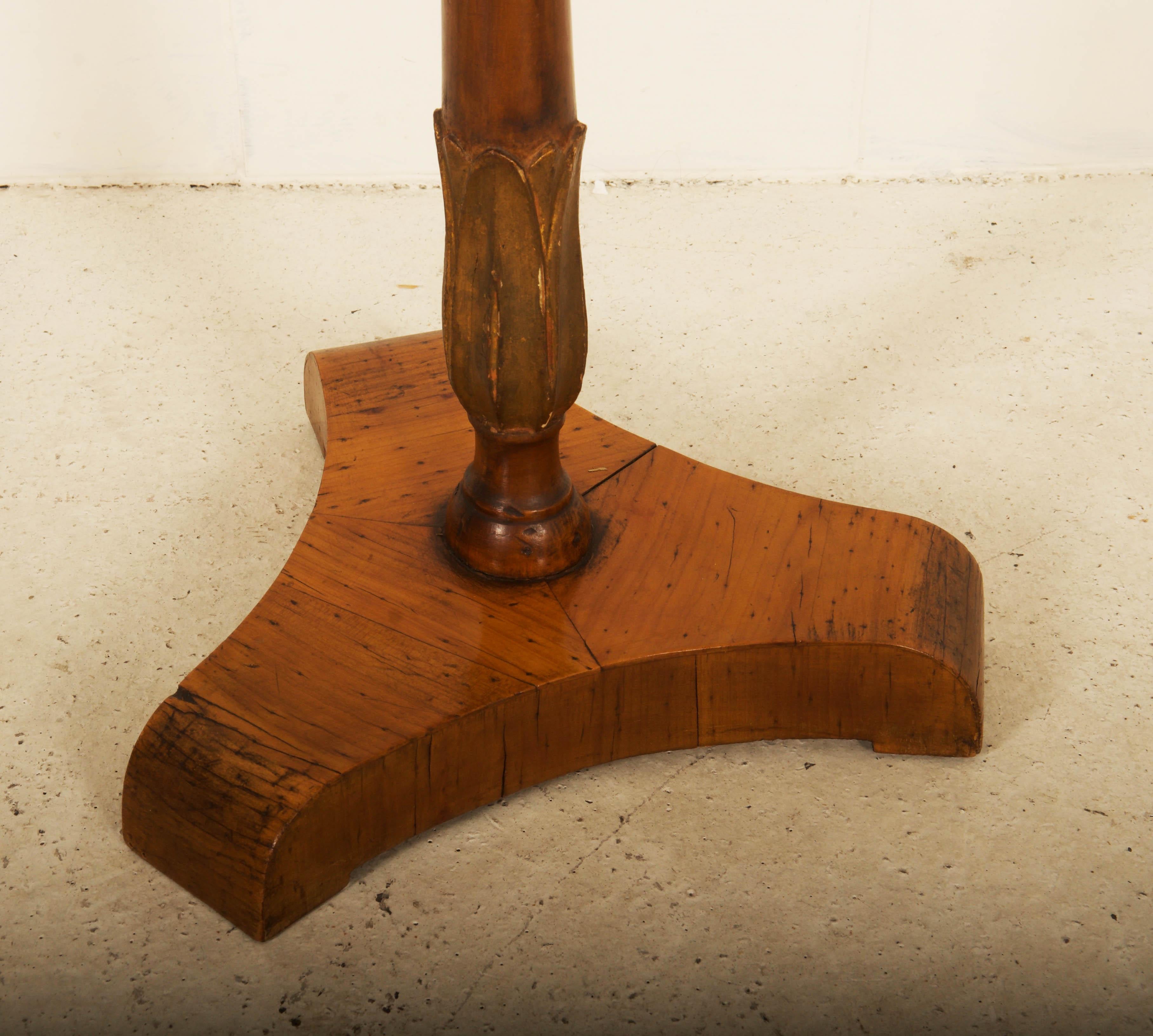 Noyer Table d'appoint Biedermeier en vente