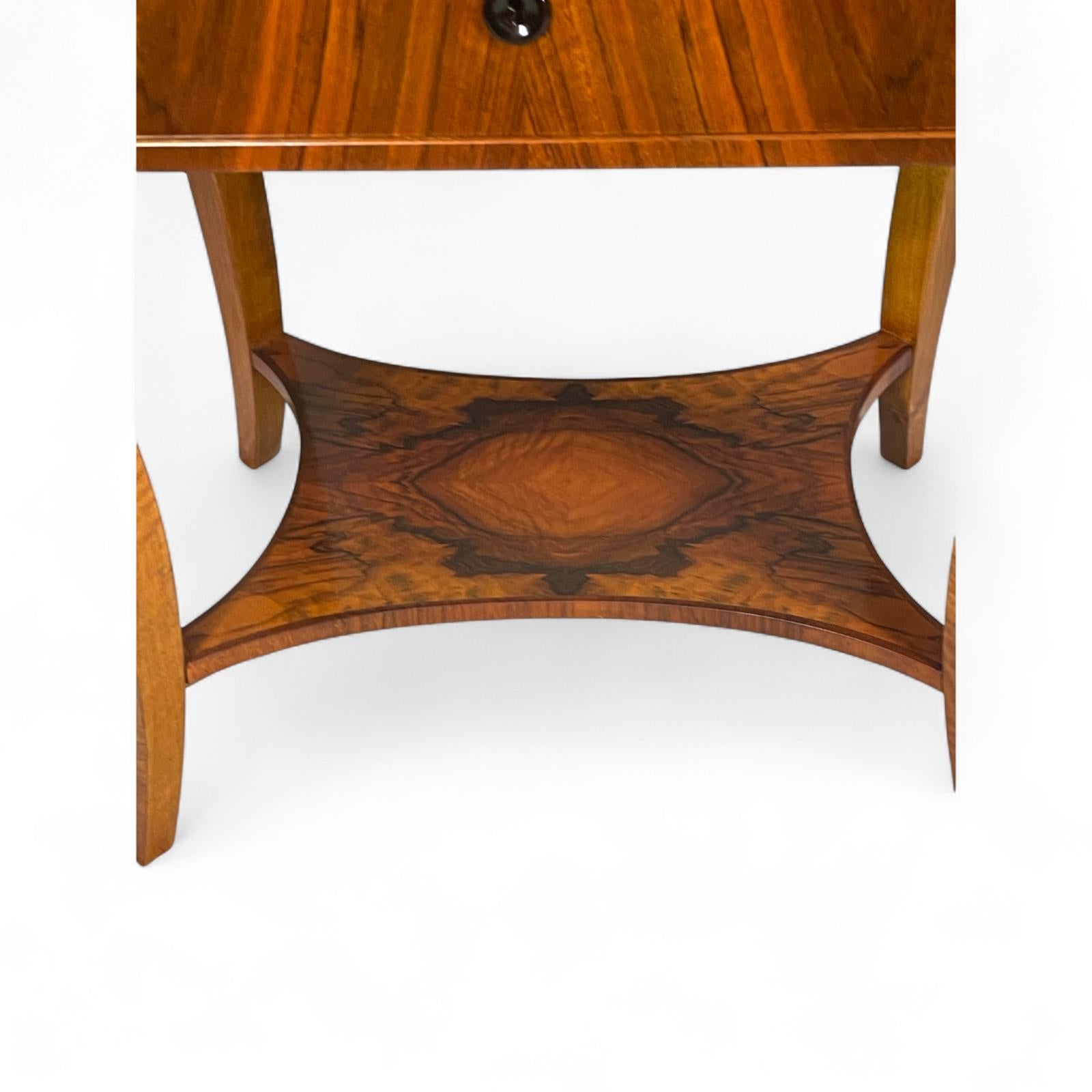 Inizio XIX secolo Tavolino Biedermeier o tavolo da cucito, 1820 in vendita